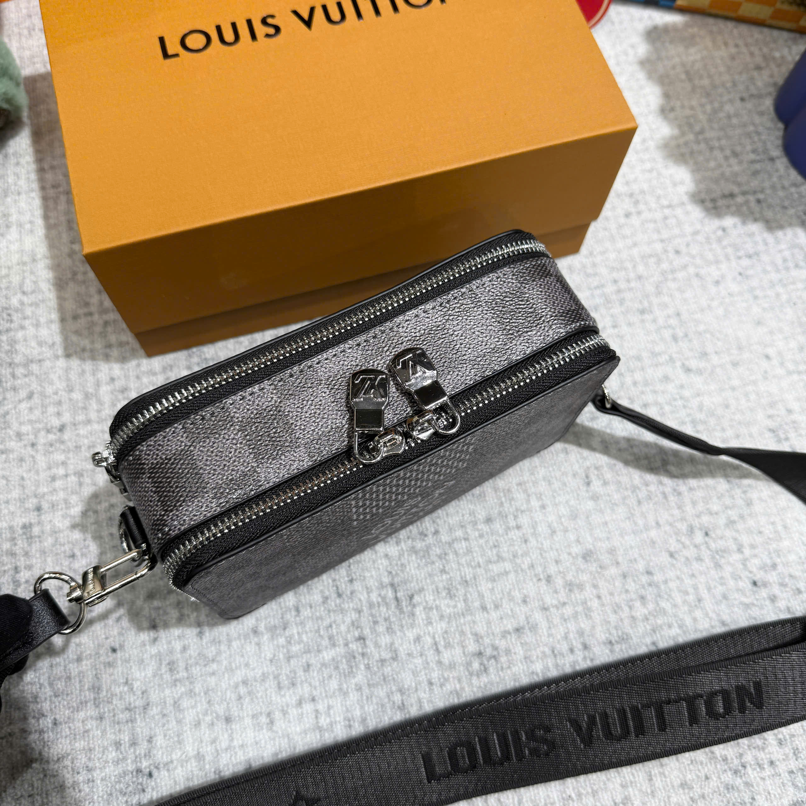Túi hộp đeo chéo Louis Vuitton LV Đen họa tiết caro size 18.5x11x6.5cm Like Auth on web fullbox bill thẻ PLD
