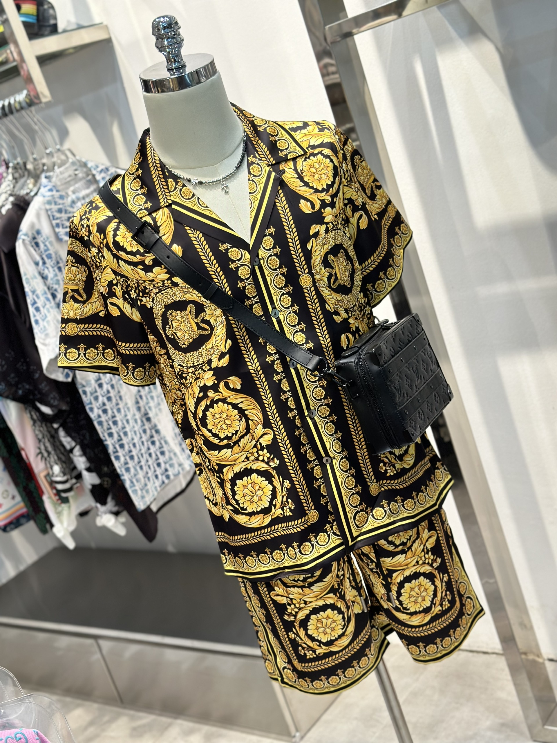 Bộ, Set hè lụa Versace VS Đen họa tiết Vàng quý tộc Like Auth on web VTN