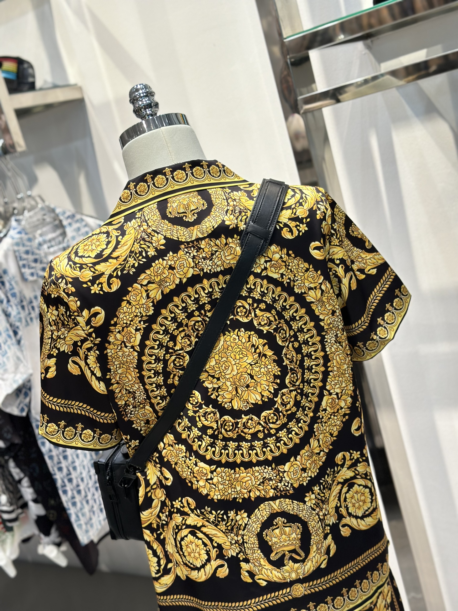 Bộ, Set hè lụa Versace VS Đen họa tiết Vàng quý tộc Like Auth on web VTN