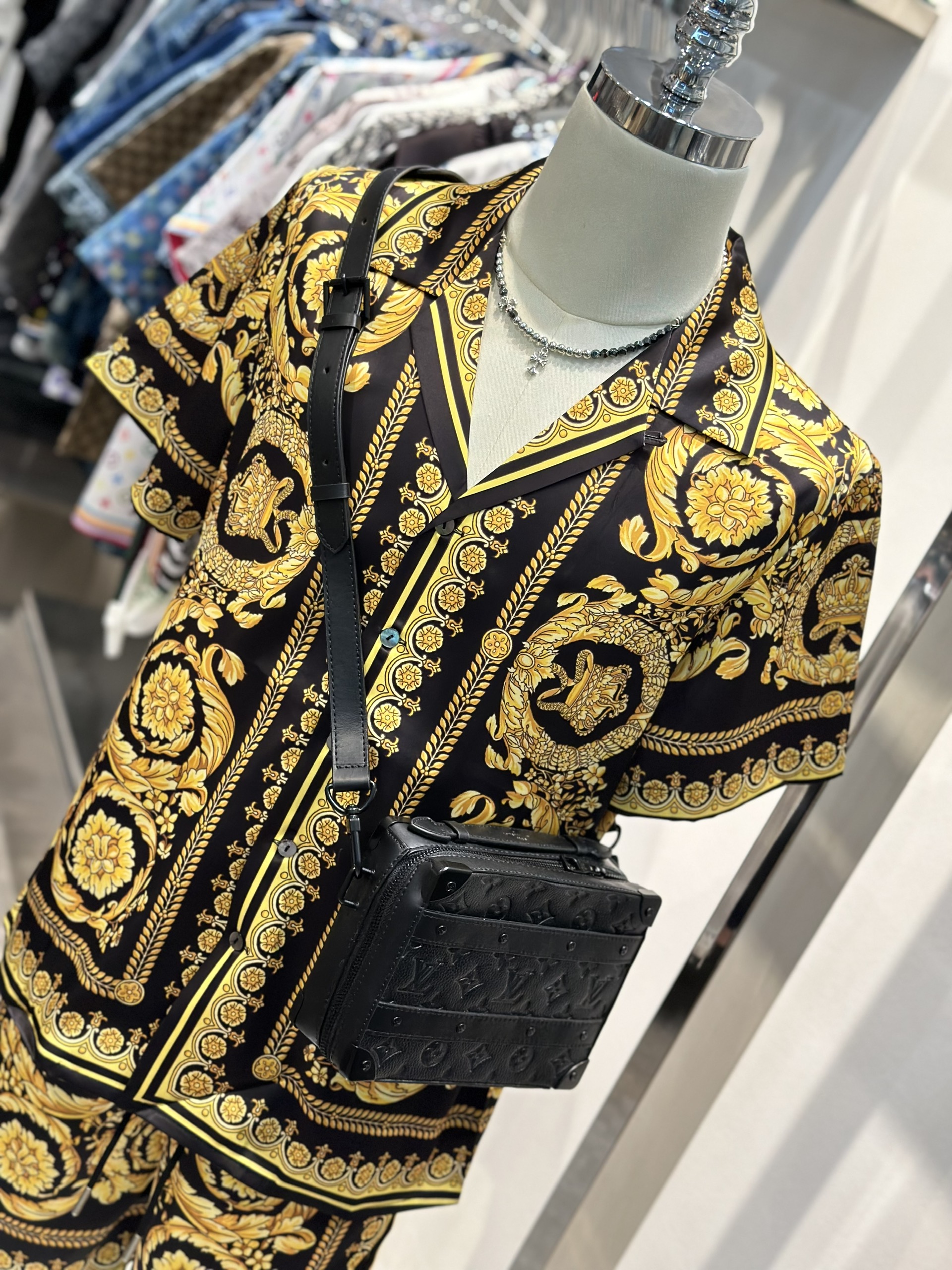 Bộ, Set hè lụa Versace VS Đen họa tiết Vàng quý tộc Like Auth on web VTN