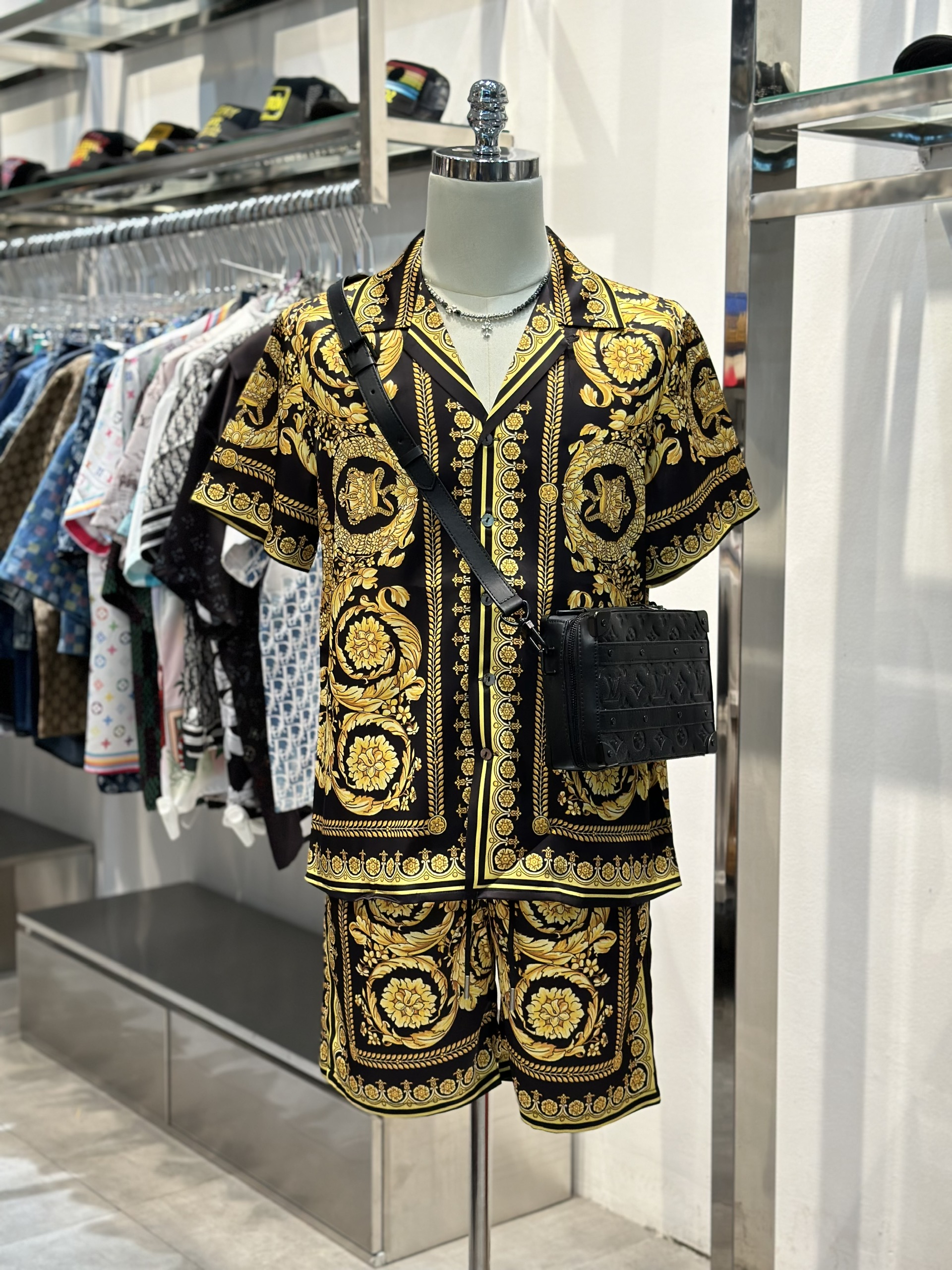 Bộ, Set hè lụa Versace VS Đen họa tiết Vàng quý tộc Like Auth on web VTN