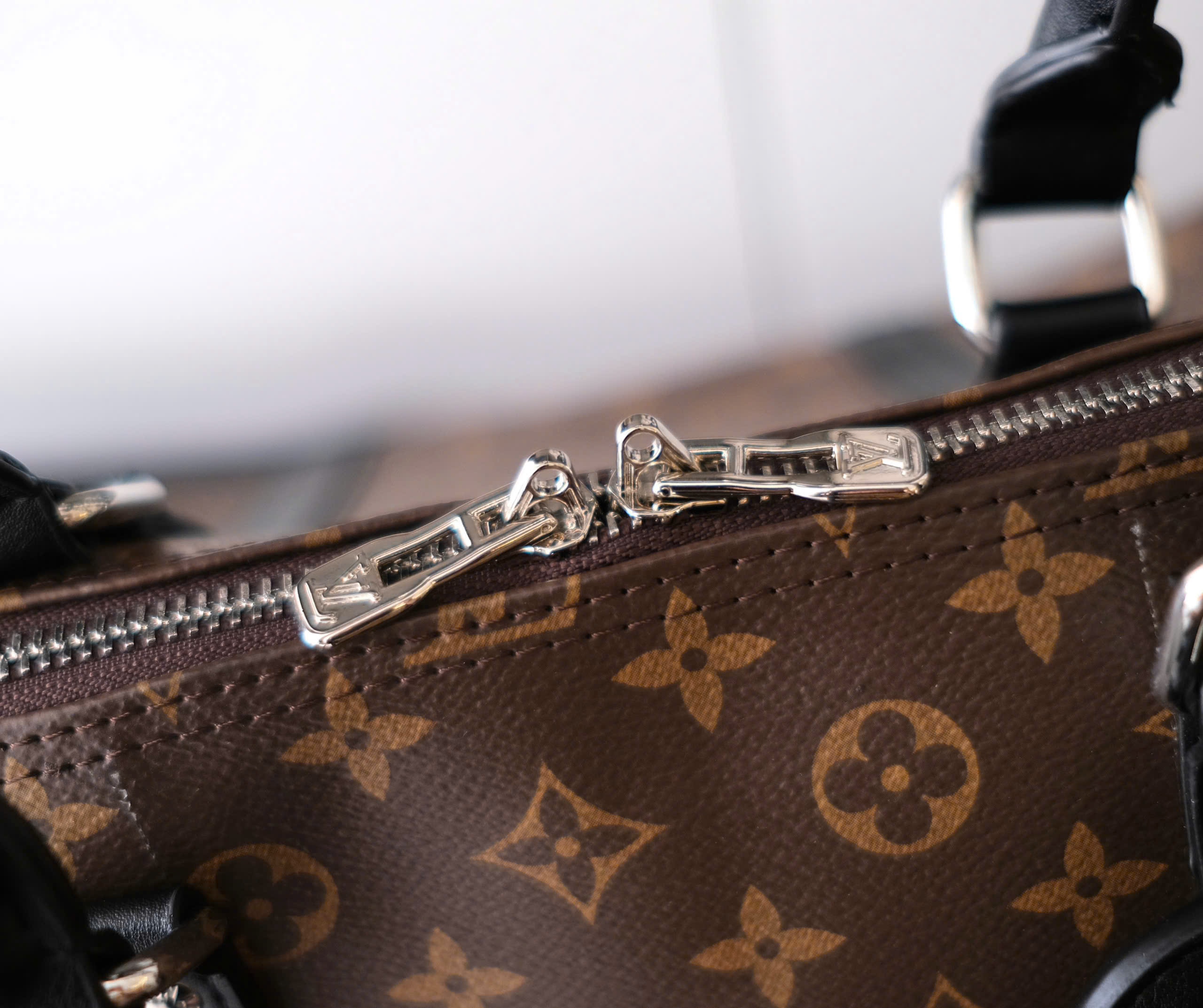 Túi trống du lịch Louis Vuitton LV Nâu họa tiết hoa vân logo phối dây Đen Like Auth Fullbox phụ kiện DDT