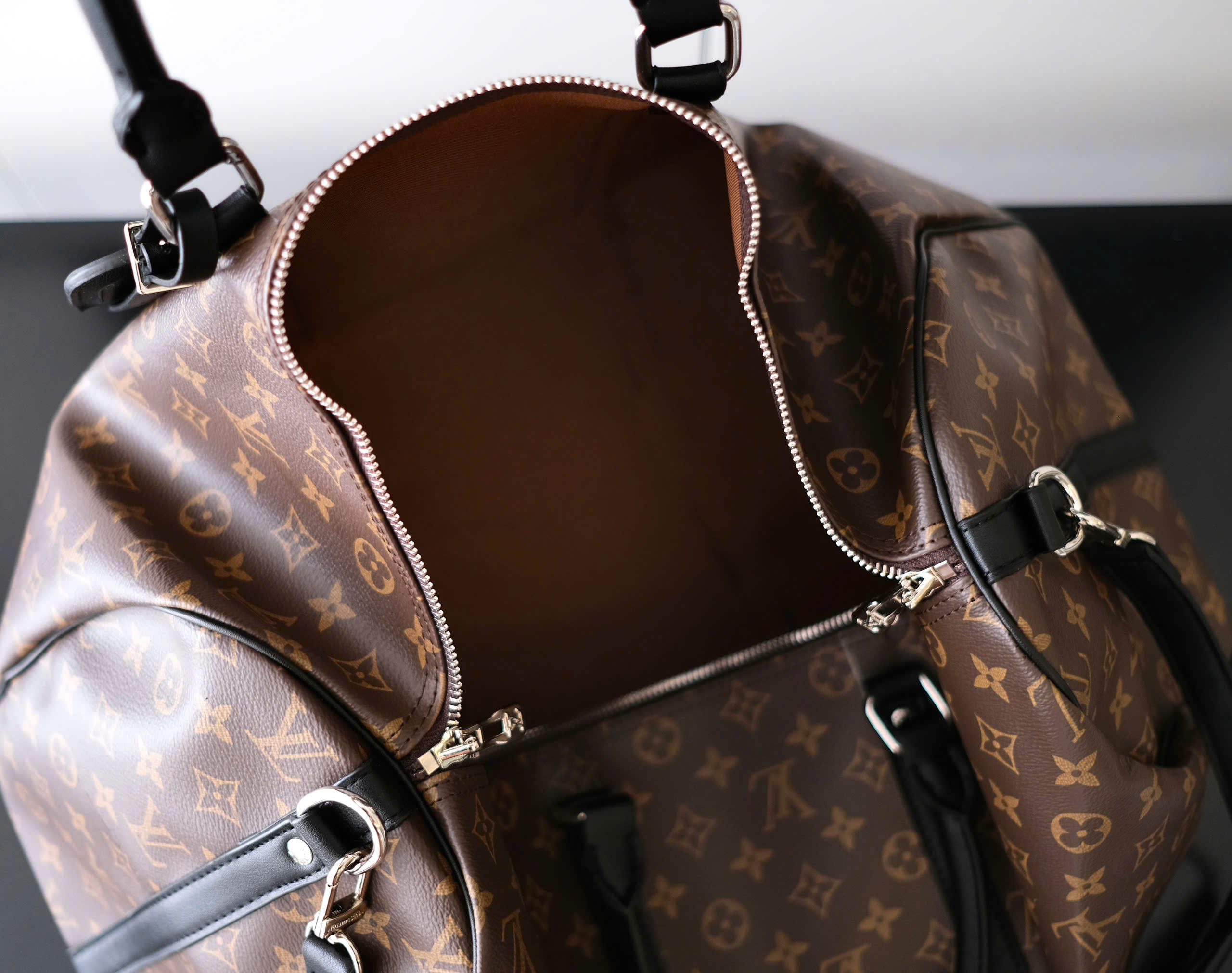 Túi trống du lịch Louis Vuitton LV Nâu họa tiết hoa vân logo phối dây Đen Like Auth Fullbox phụ kiện DDT