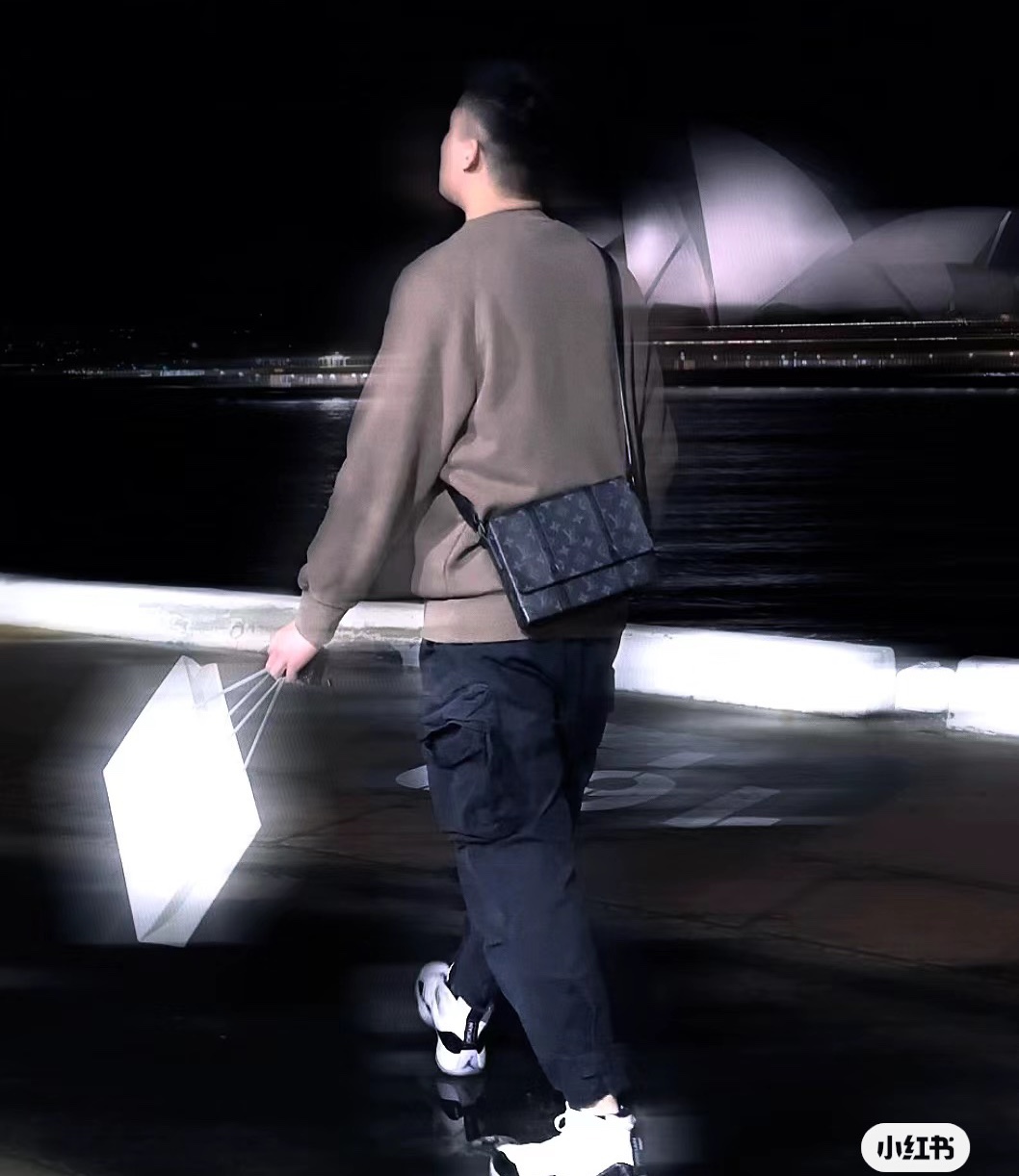 Túi đeo chéo Louis Vuitton LV Đen họa tiết hoa vân Xám nắp gập size 24x18x5.5cm Like Auth on web fullbox bill thẻ PLD