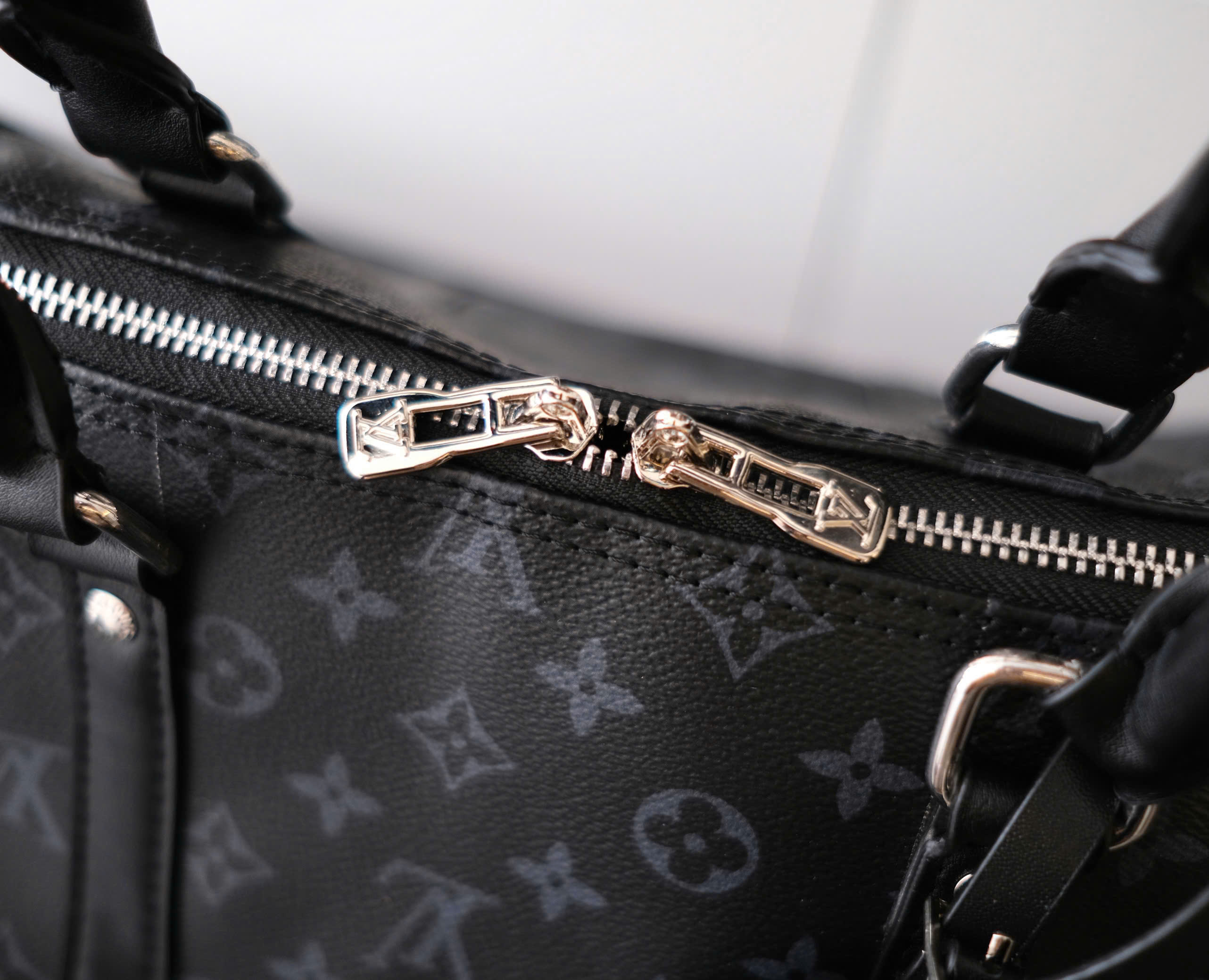 Túi trống du lịch Louis Vuitton LV Đen họa tiết hoa vân logo Xám Like Auth Fullbox phụ kiện DDT