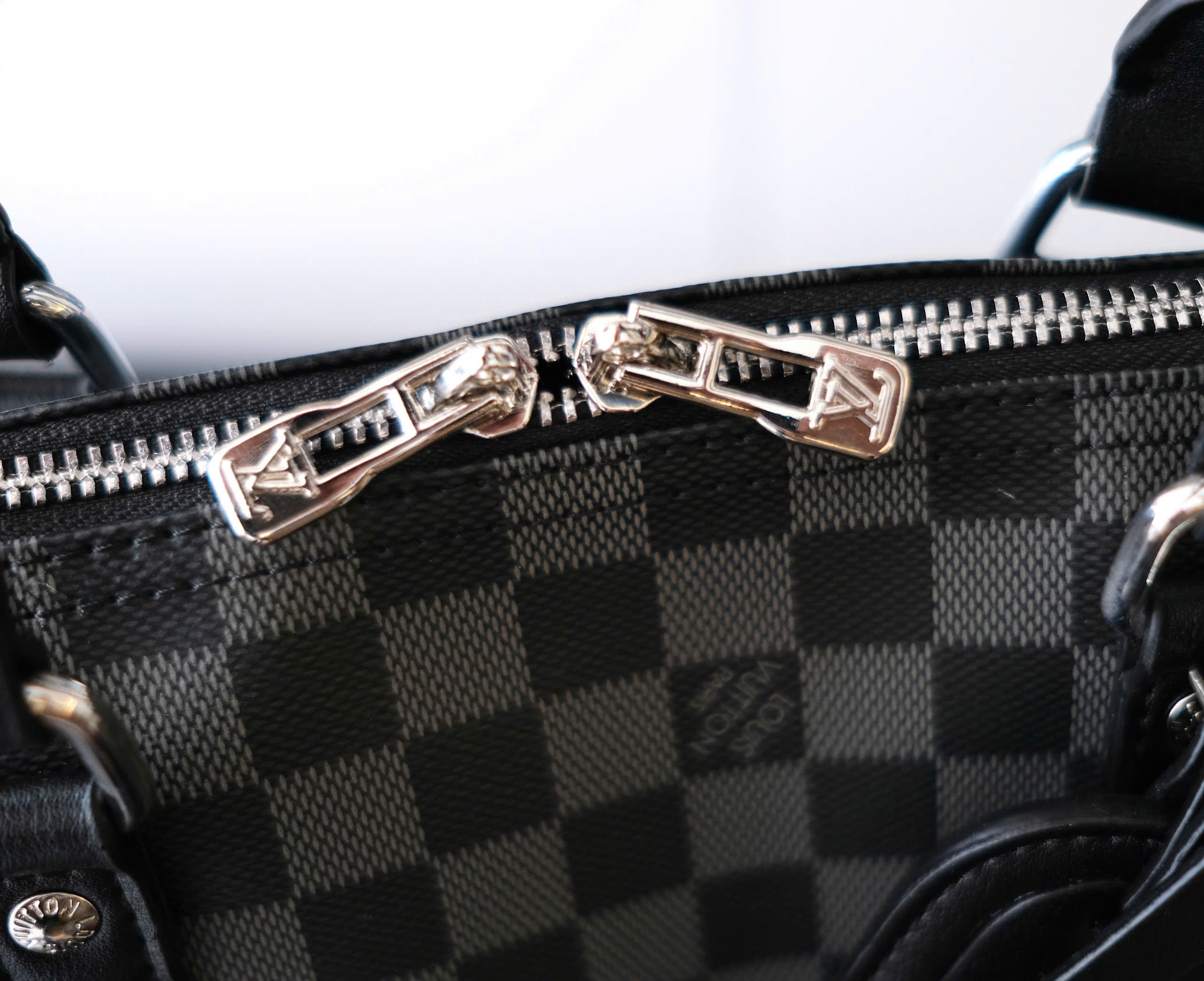 Túi trống du lịch Louis Vuitton LV Đen họa tiết caro Xám Like Auth Fullbox phụ kiện DDT