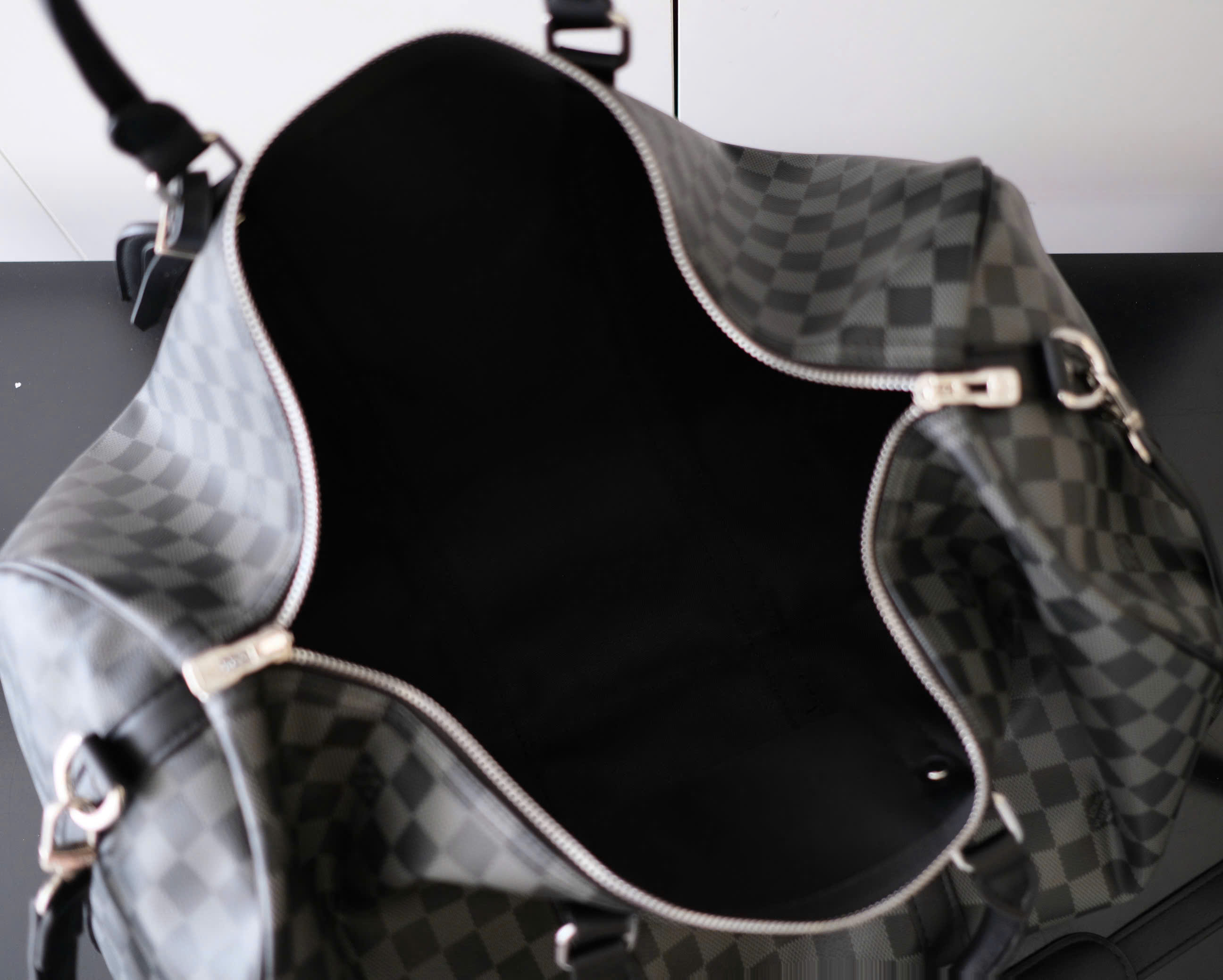 Túi trống du lịch Louis Vuitton LV Đen họa tiết caro Xám Like Auth Fullbox phụ kiện DDT