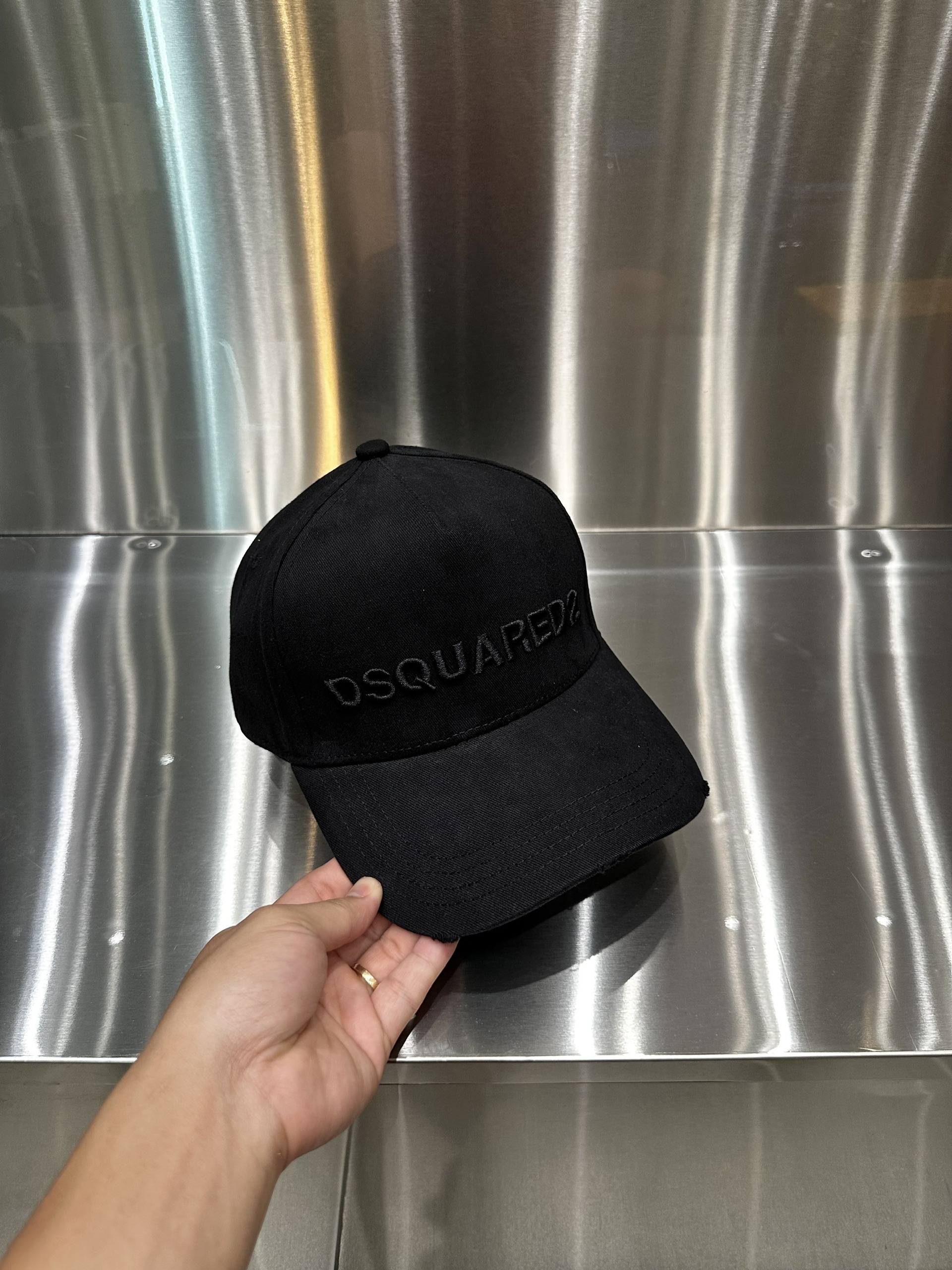 Mũ lưỡi trai, nón kết Dsquared2 DSQ2 các mẫu Like Auth VTN