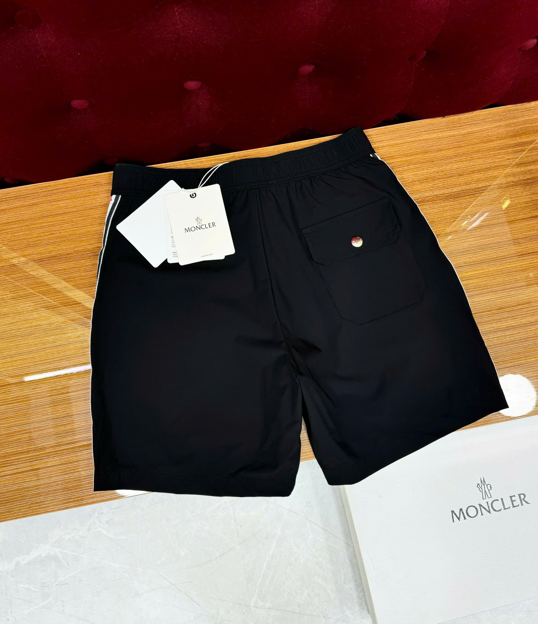 Quần short gió Moncler M logo thêu đùi kẻ sọc sườn Like Auth on web CD