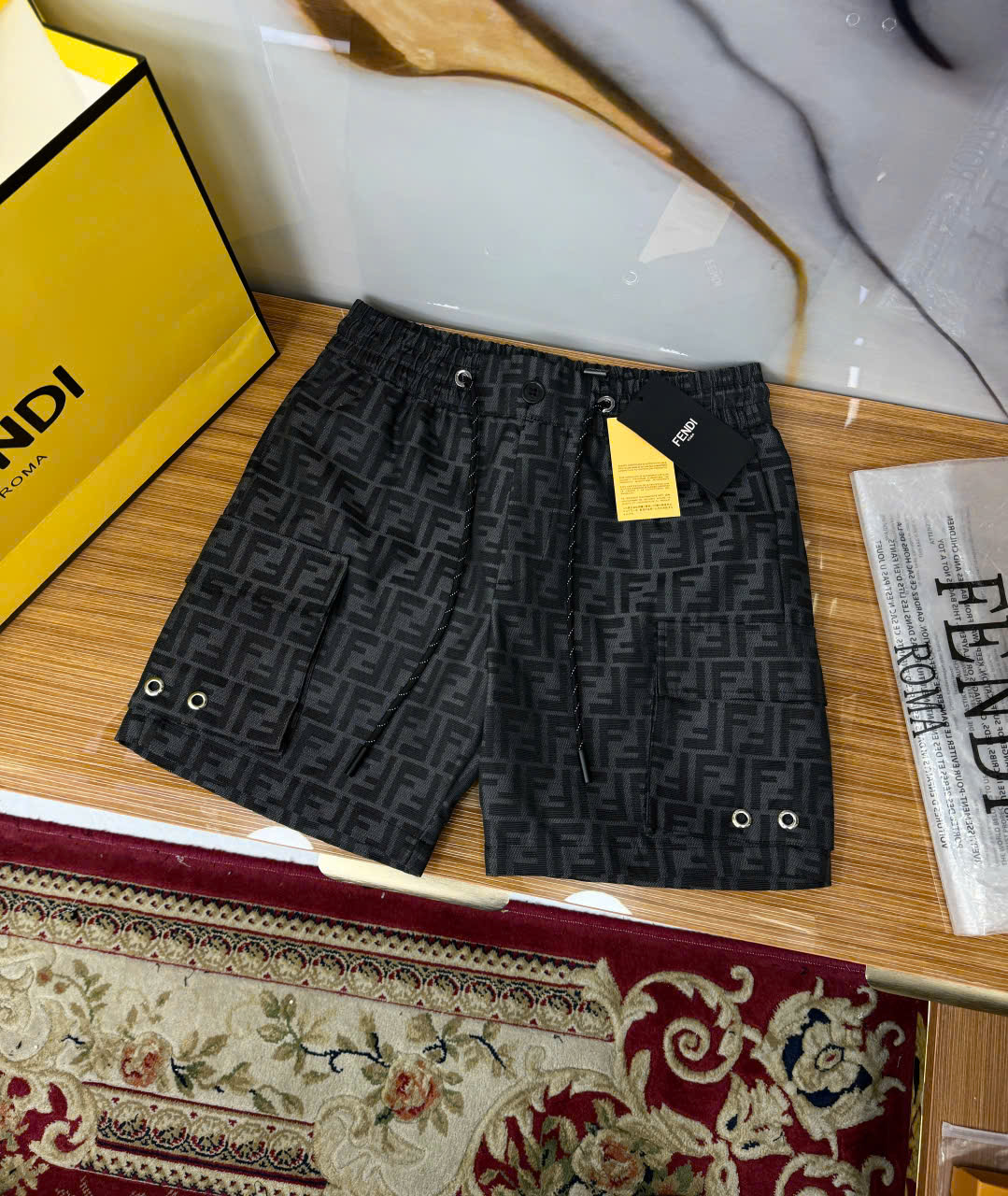 Quần short kaki Fendi FF Đen họa tiết logo Like Auth on web LK