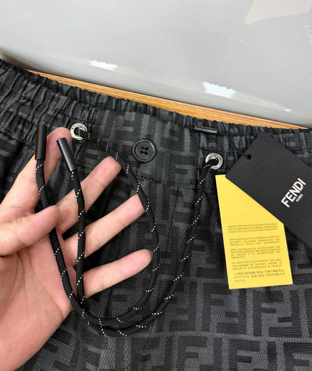 Quần short kaki Fendi FF Đen họa tiết logo Like Auth on web LK