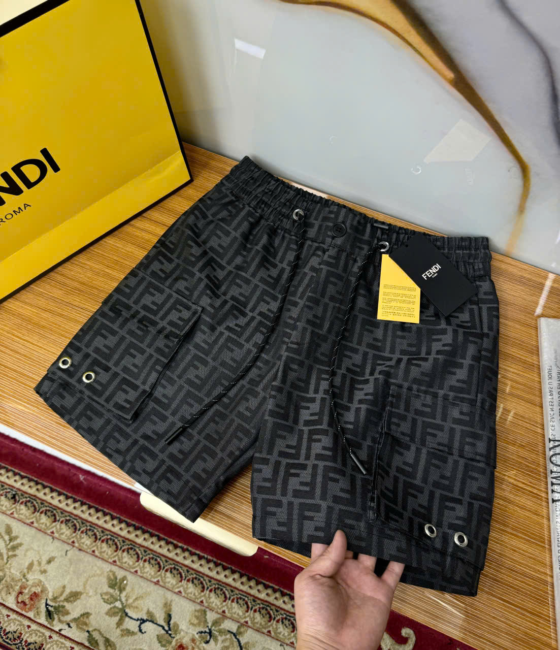 Quần short kaki Fendi FF Đen họa tiết logo Like Auth on web LK