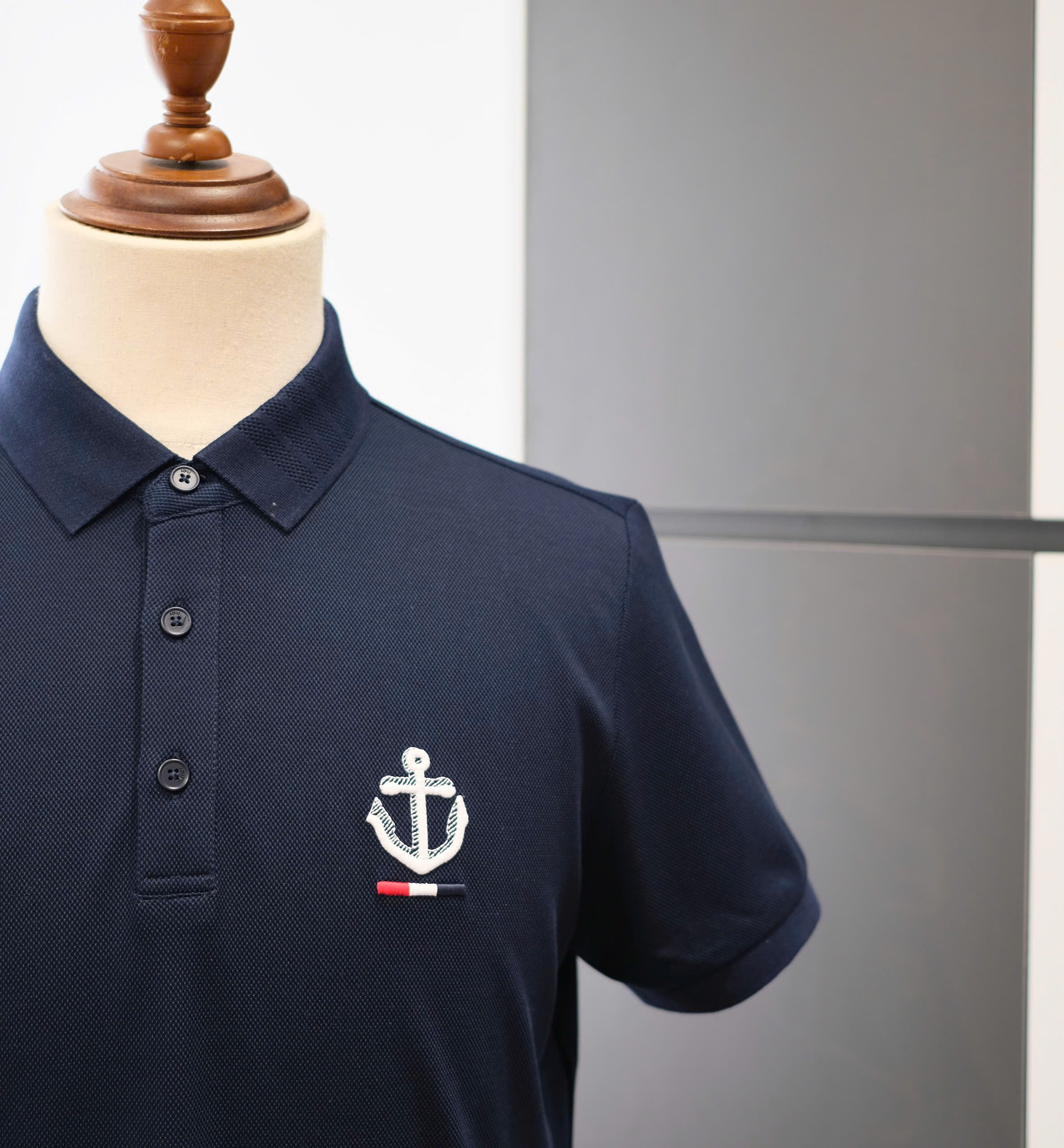 Áo polo Thom Browne TB logo mỏ neo thêu ngực Like Auth on web DDT