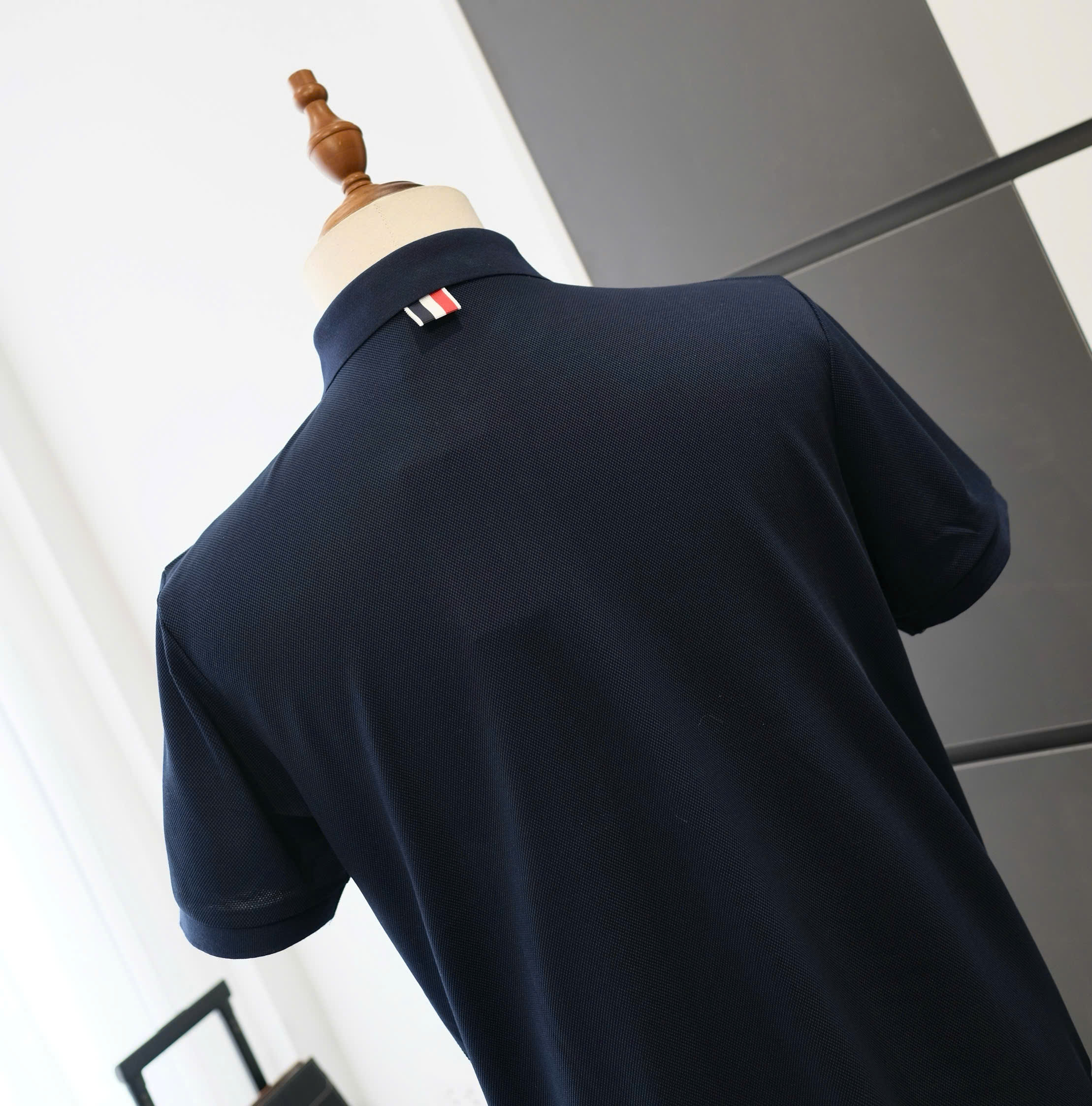 Áo polo Thom Browne TB logo mỏ neo thêu ngực Like Auth on web DDT