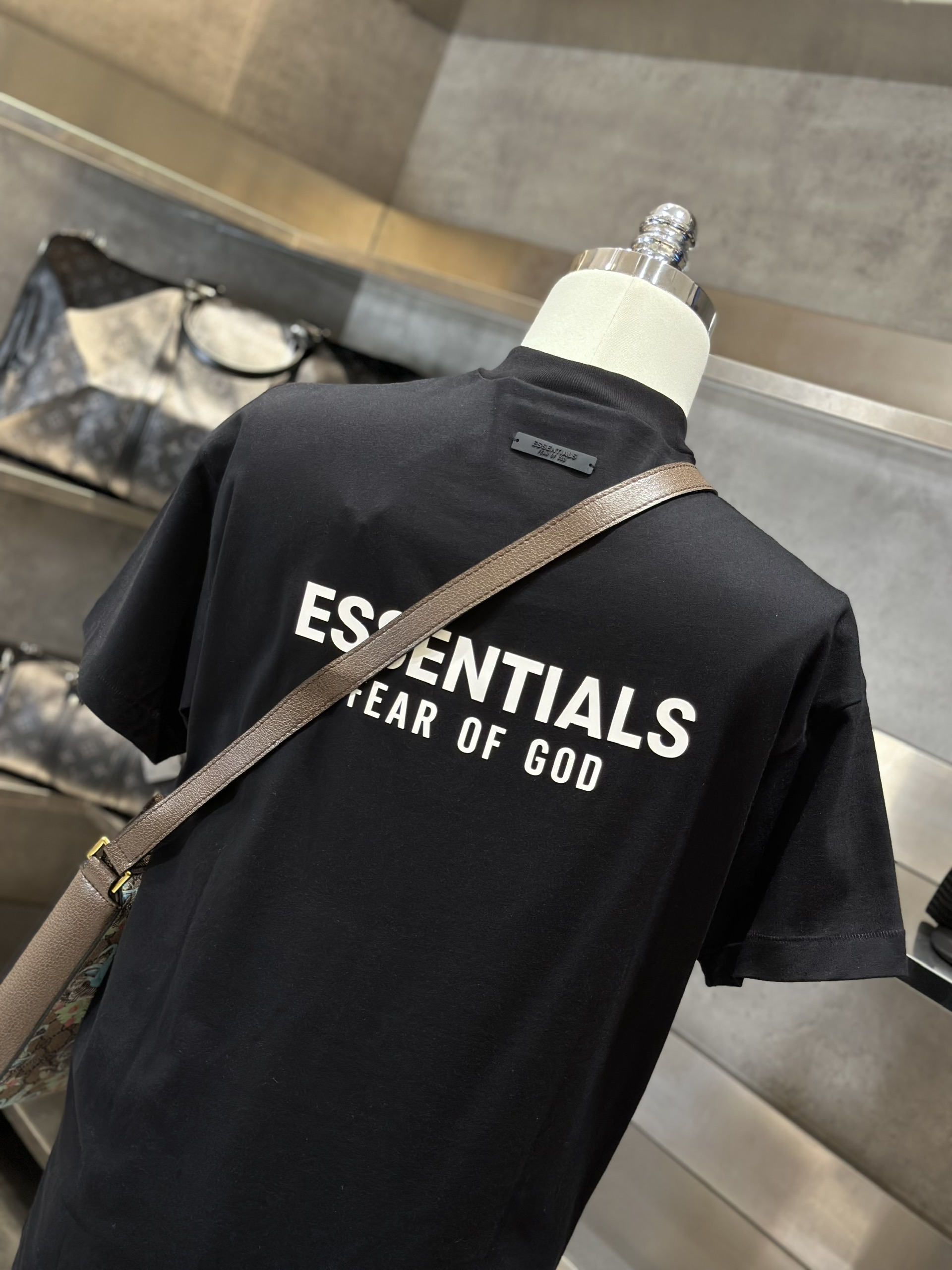 Bộ, set hè Essentials E Đen logo chữ Trắng Like Auth on web VTN