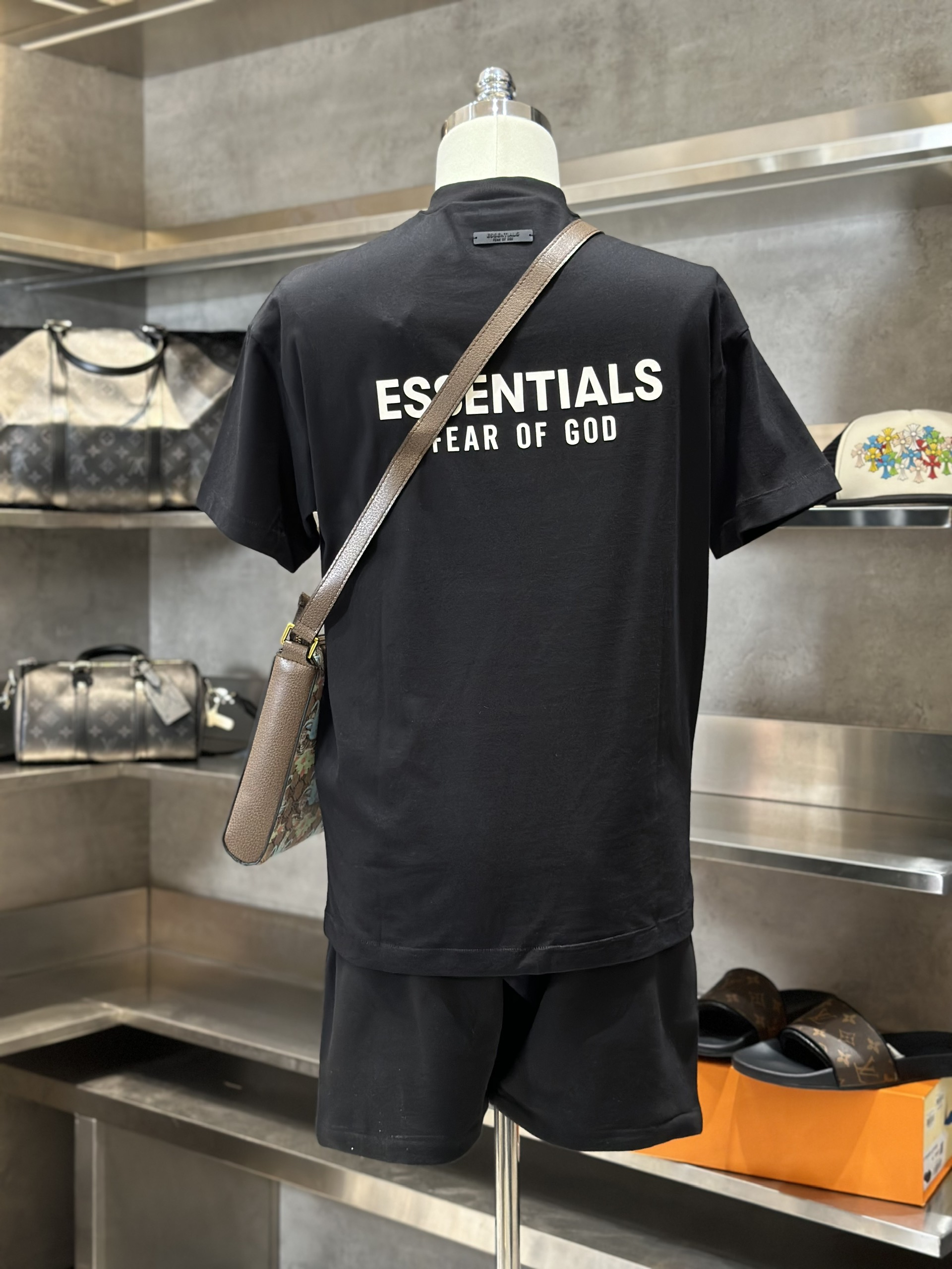 Bộ, set hè Essentials E Đen logo chữ Trắng Like Auth on web VTN