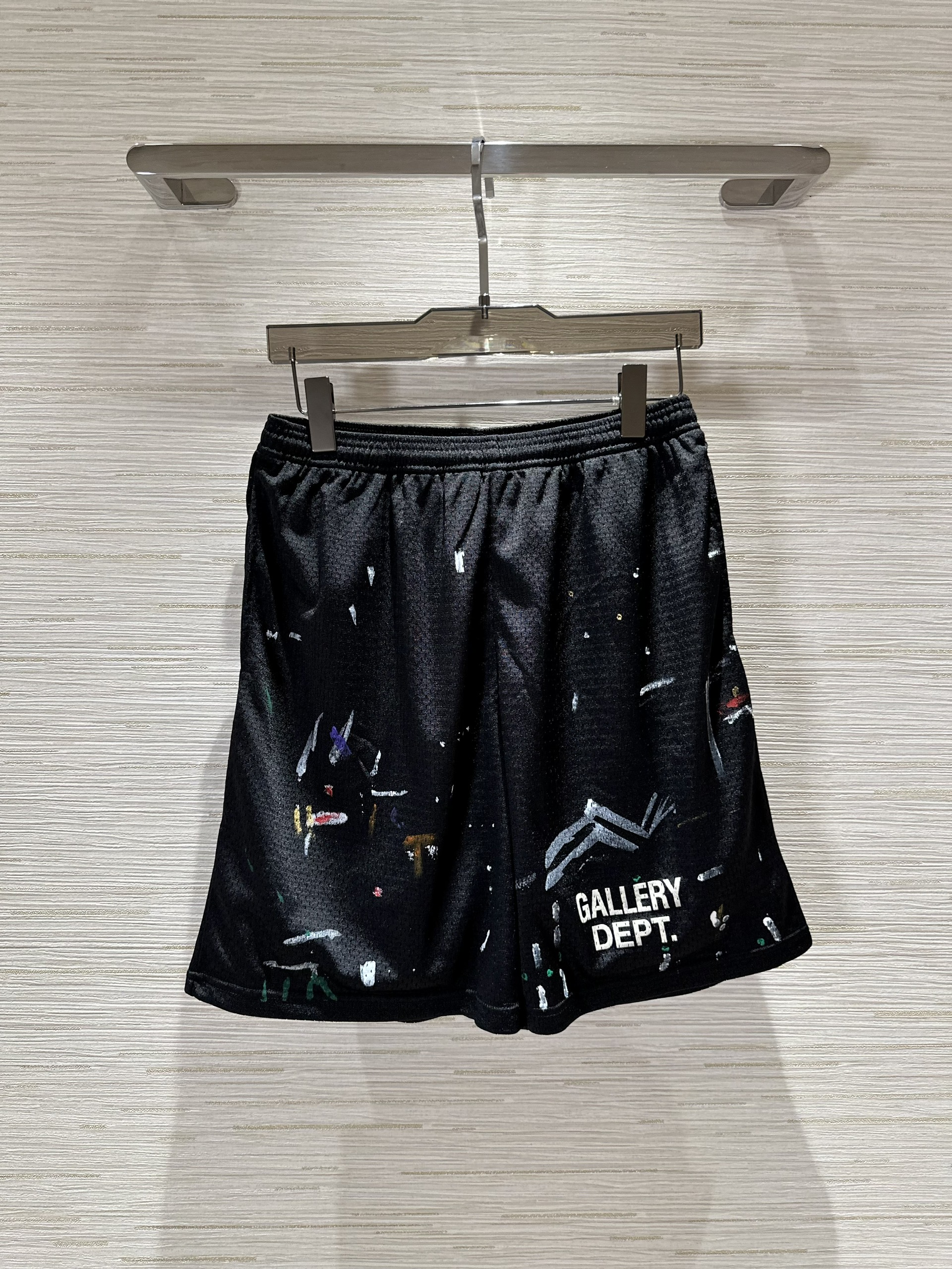 Quần short nỉ Gallery Dept Đen vẩy sơn màu Like Auth on web VTN