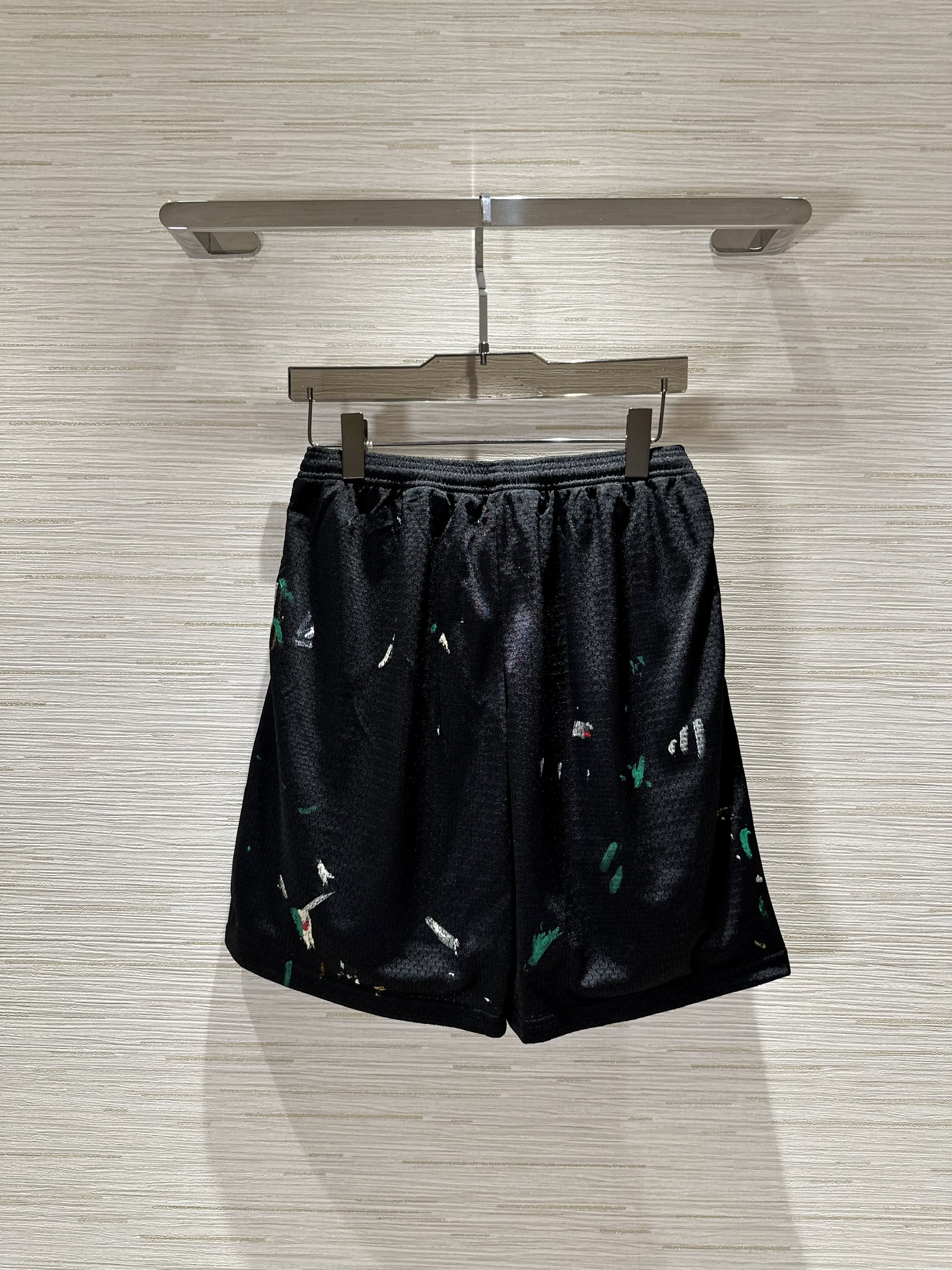 Quần short nỉ Gallery Dept Đen vẩy sơn màu Like Auth on web VTN