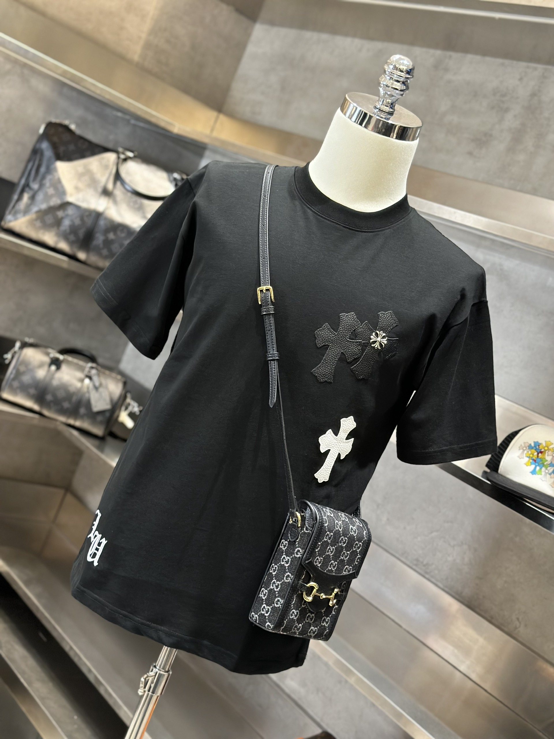 Áo phông T-shirt Chrome Heart CH Đen logo chữ thập da thêu Like Auth on web VTN