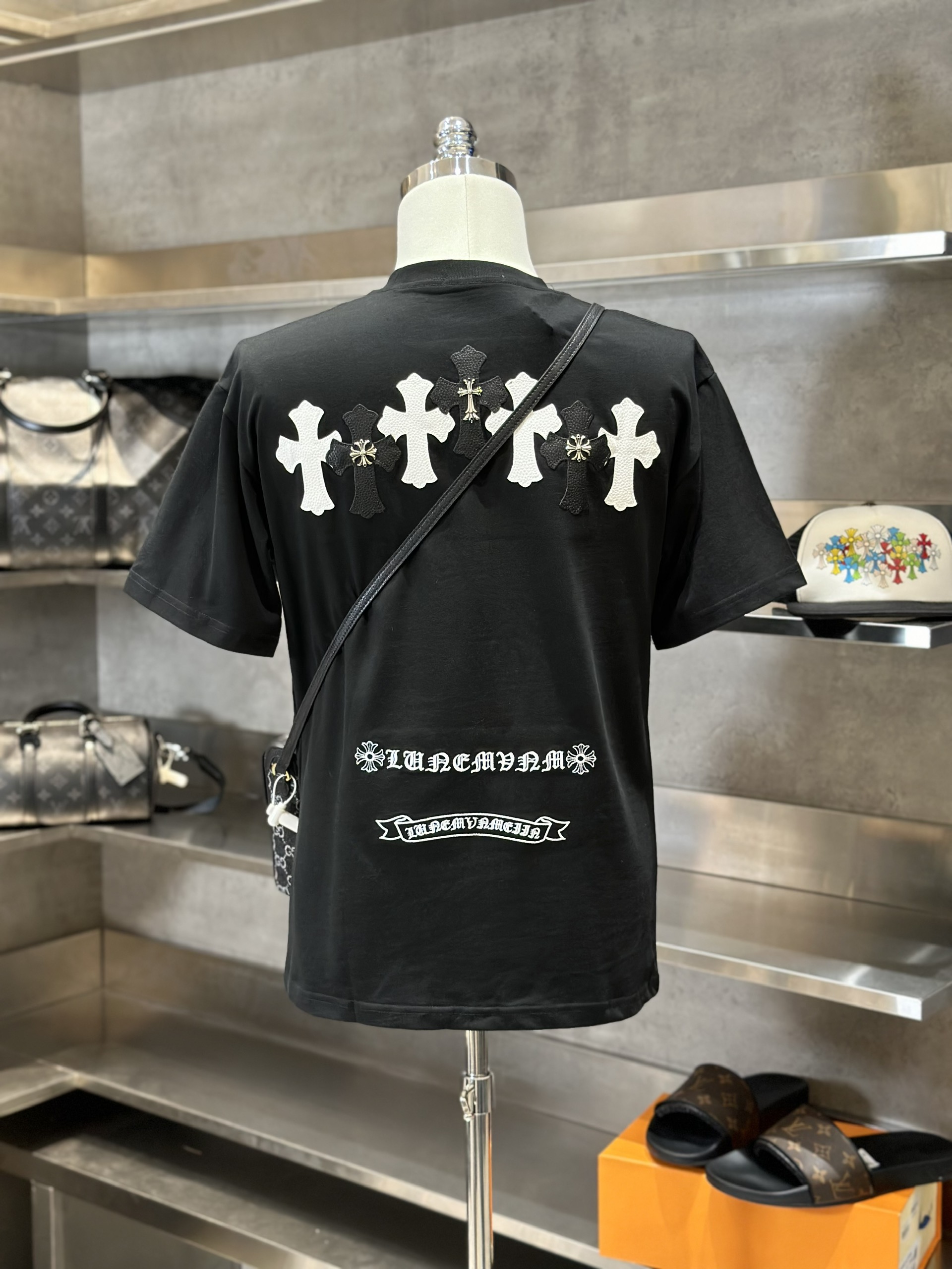 Áo phông T-shirt Chrome Heart CH Đen logo chữ thập da thêu Like Auth on web VTN