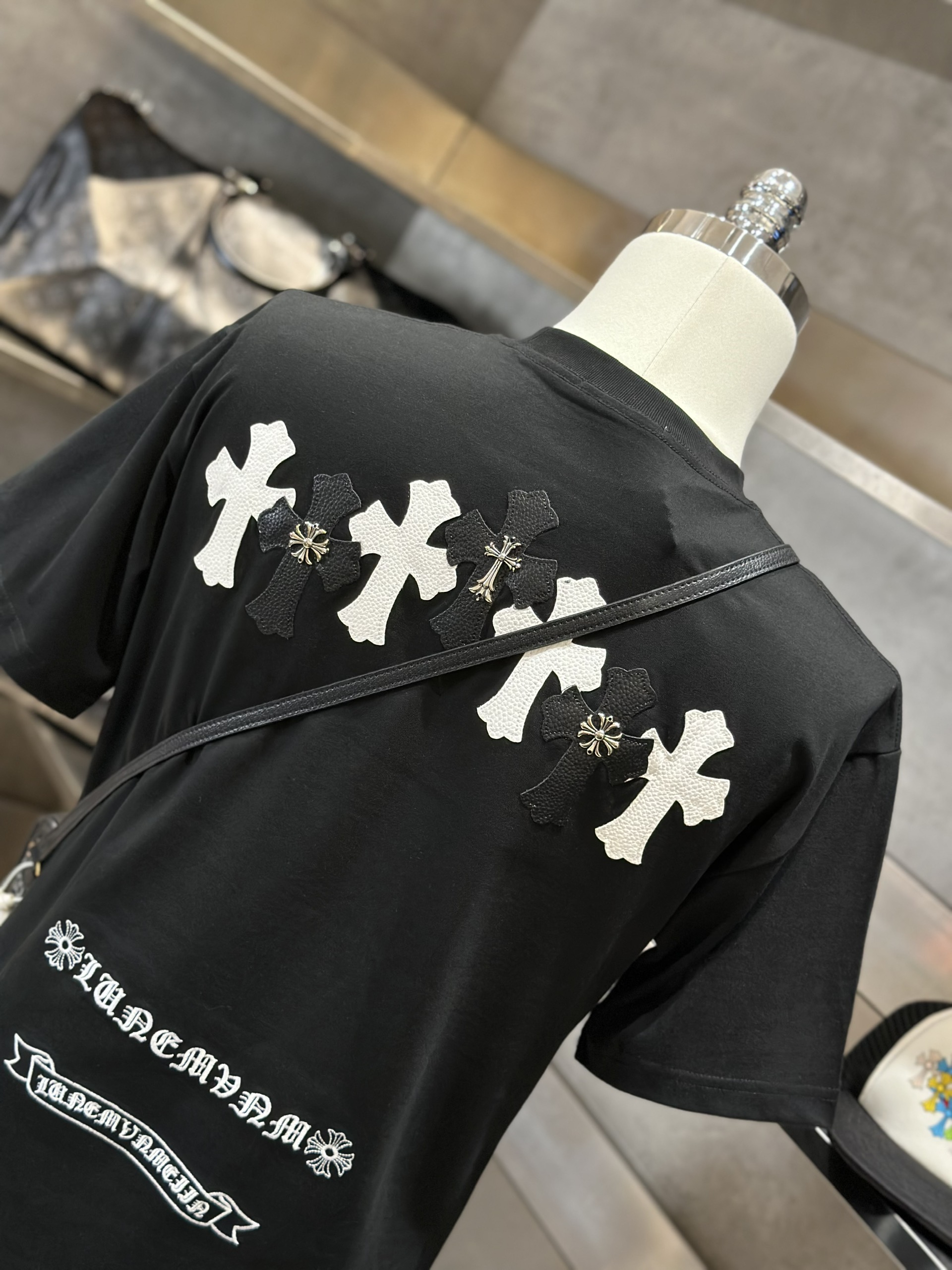 Áo phông T-shirt Chrome Heart CH Đen logo chữ thập da thêu Like Auth on web VTN
