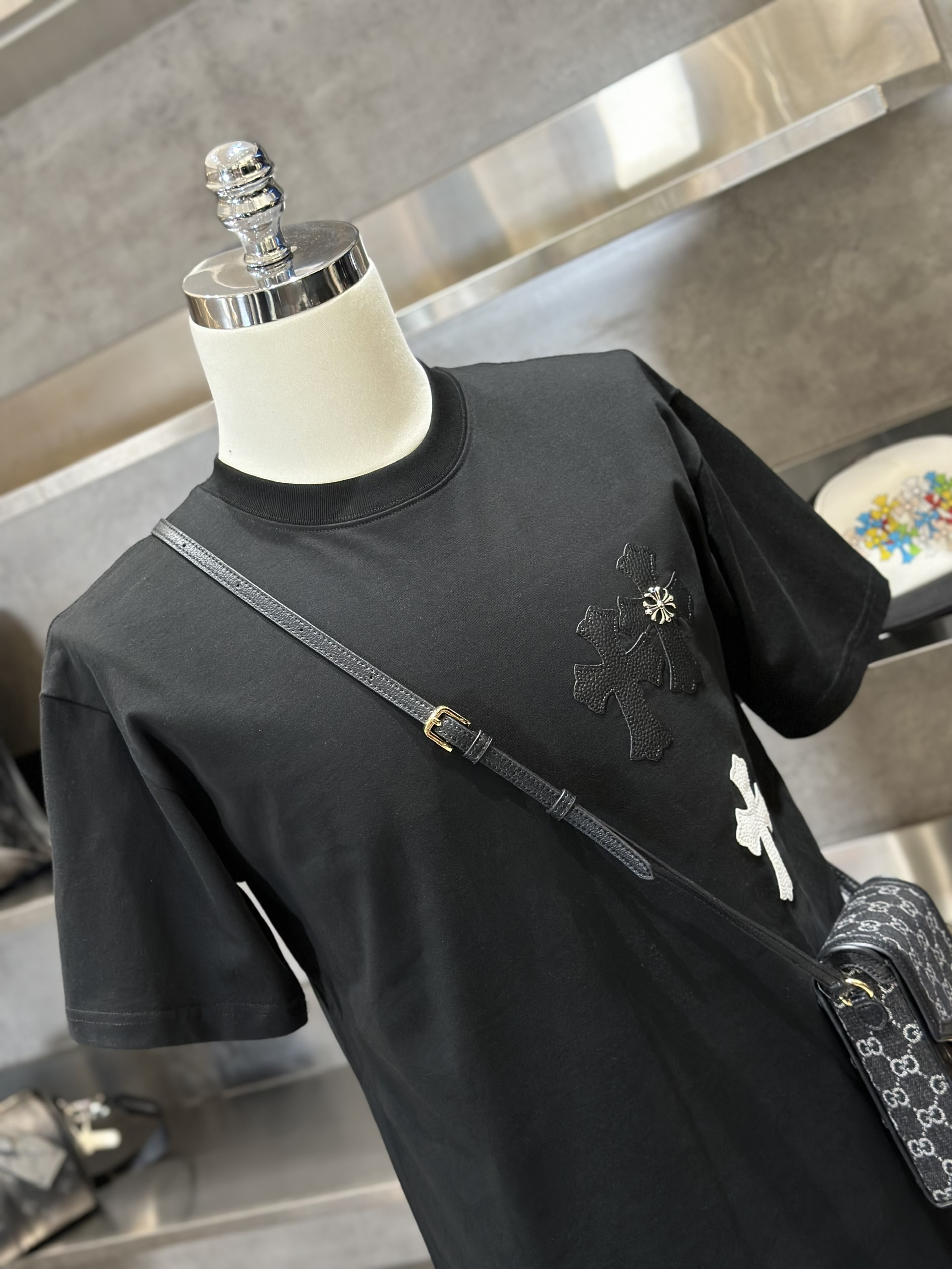 Áo phông T-shirt Chrome Heart CH Đen logo chữ thập da thêu Like Auth on web VTN