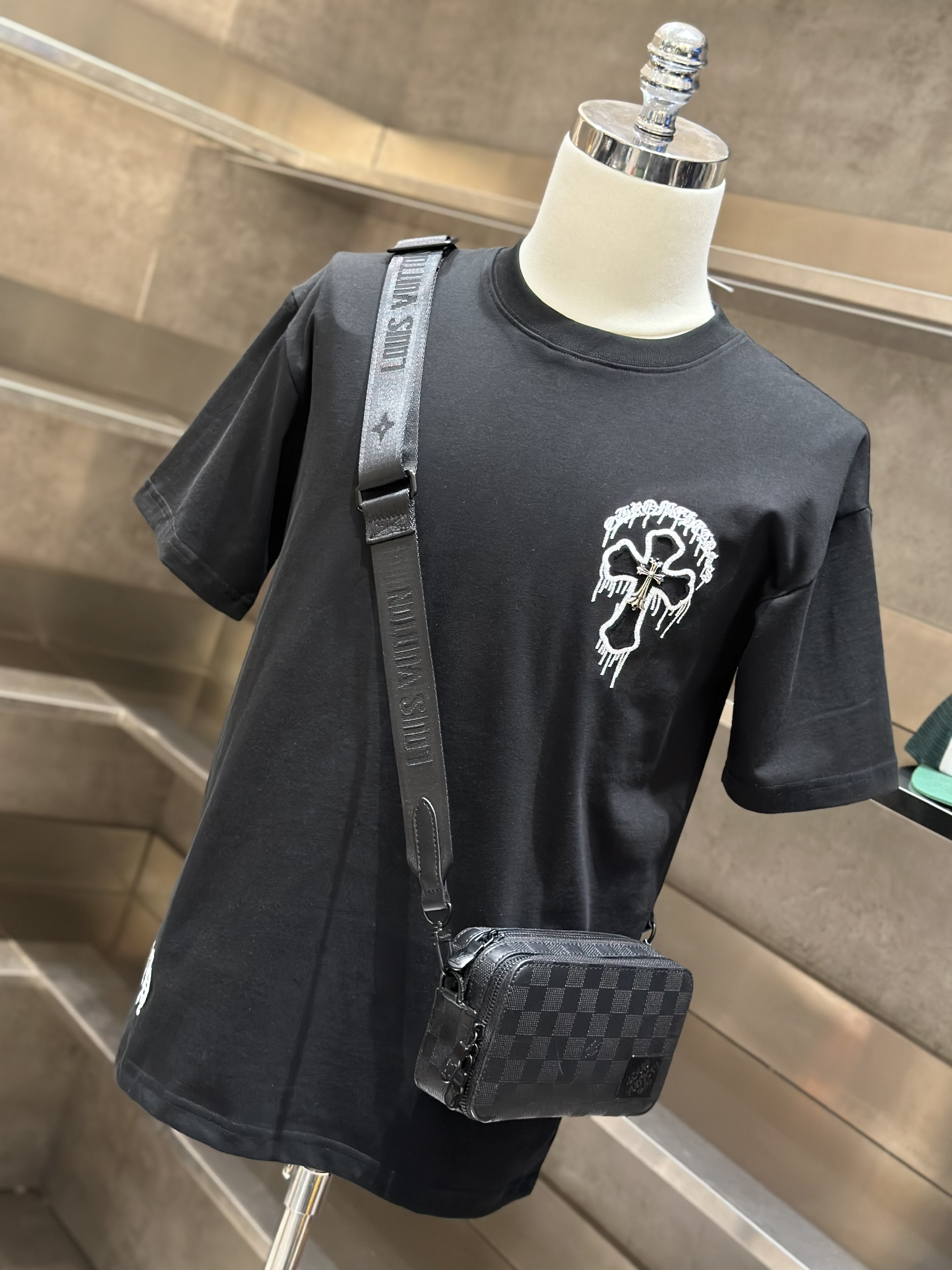 Áo phông T-shirt Chrome Heart CH Đen logo chữ thập Trắng thêu chảy Like Auth on web VTN