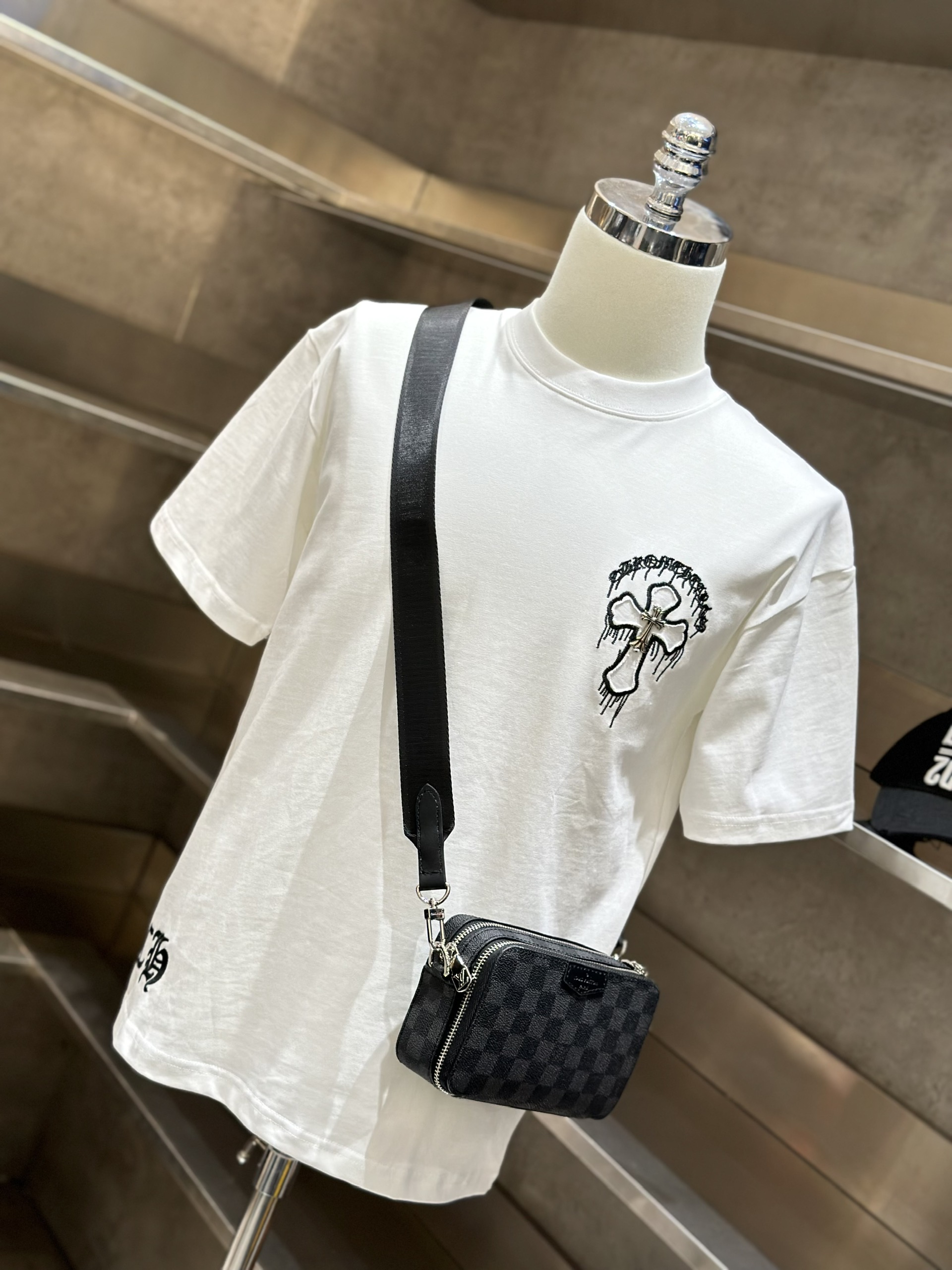 Áo phông T-shirt Chrome Heart CH Trắng logo chữ thập Đen thêu chảy Like Auth on web VTN