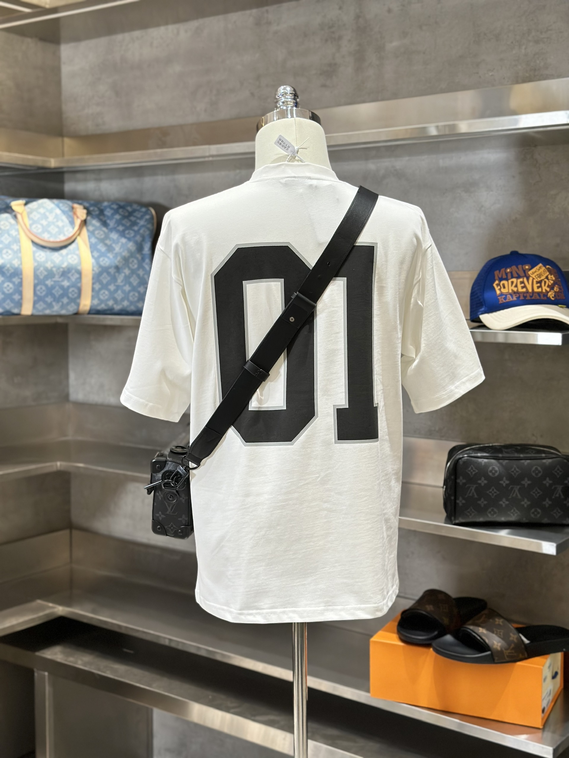 Áo phông T-shirt Balenciaga BB Trắng logo chữ số 01 Đen Like Auth on web VTN