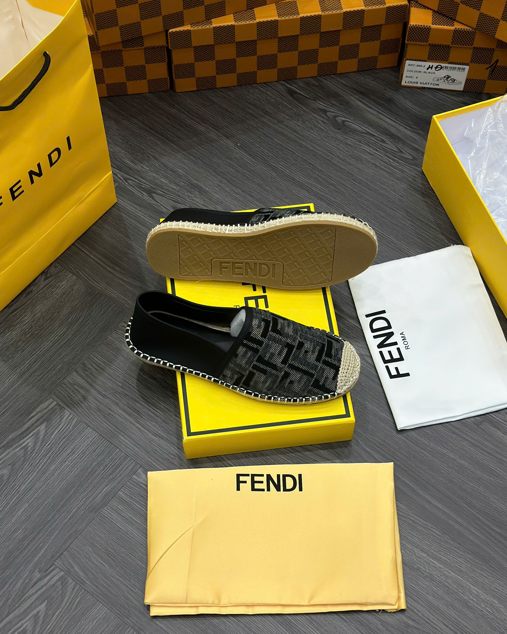 Giày slipon đế cói Fendi Roma Đen họa tiết logo Like Auth fullbox MVT
