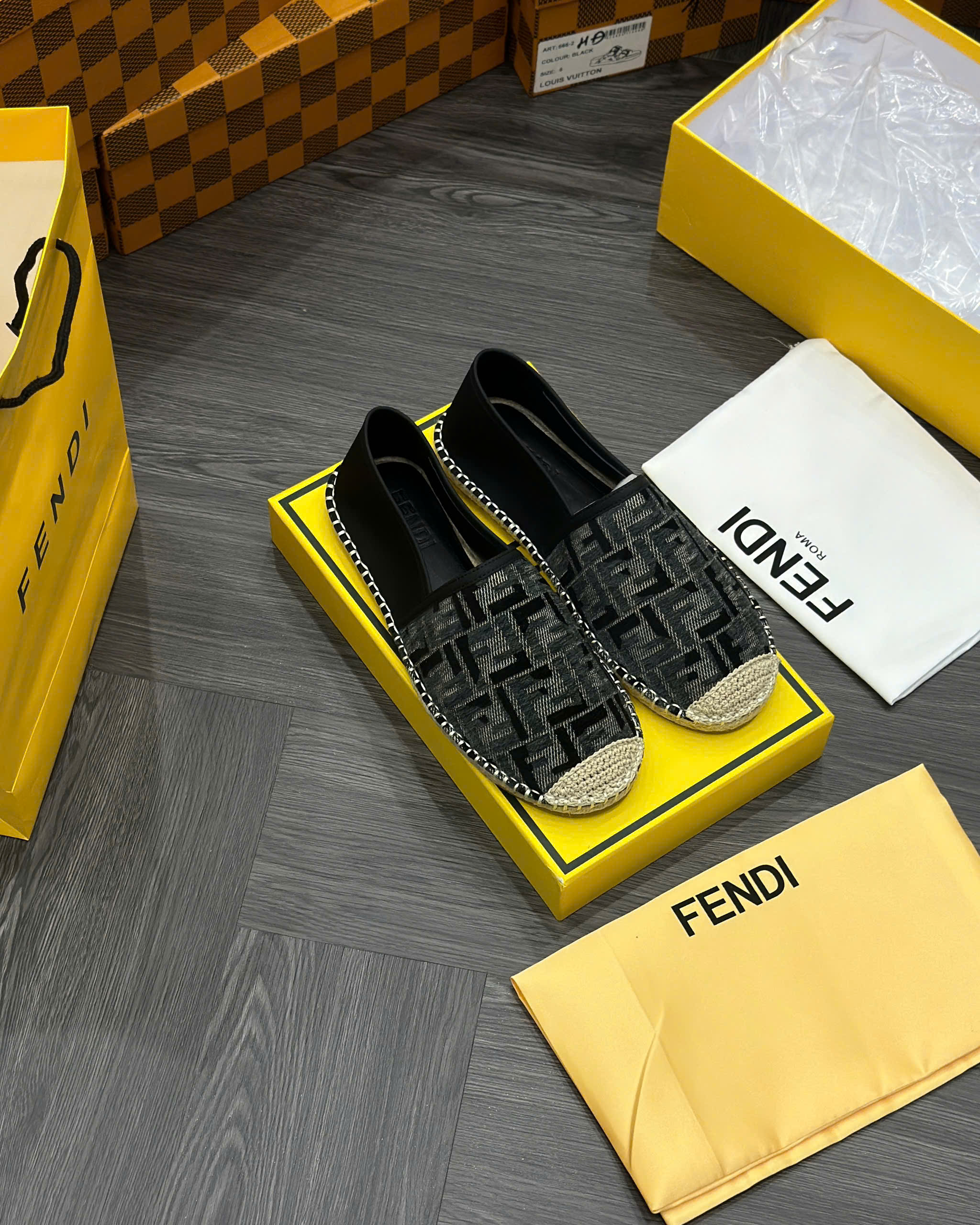 Giày slipon đế cói Fendi Roma Đen họa tiết logo Like Auth fullbox MVT