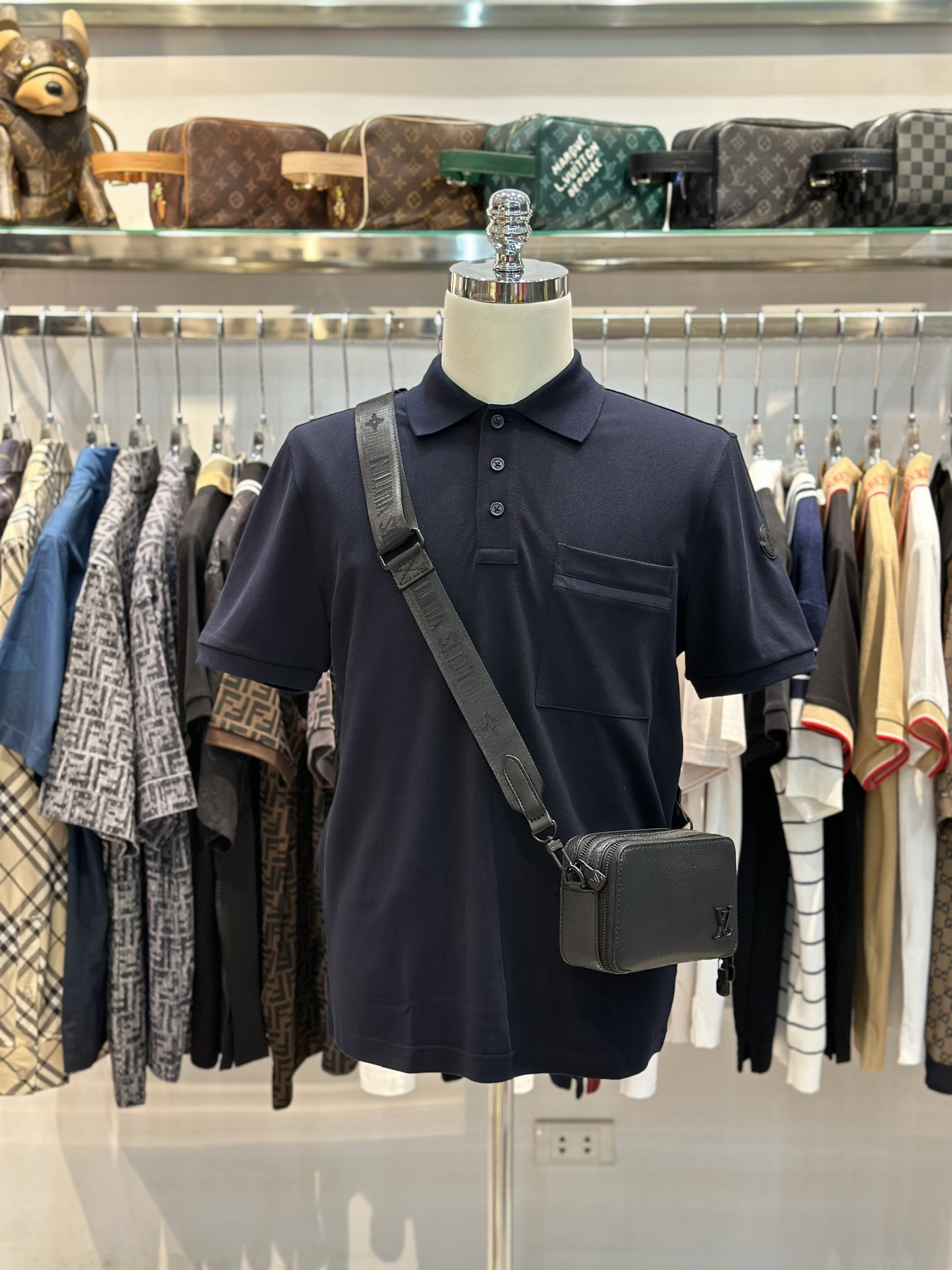 Áo polo Moncler M Xanh than trơn túi ngực logo tay Like Auth on web VTN