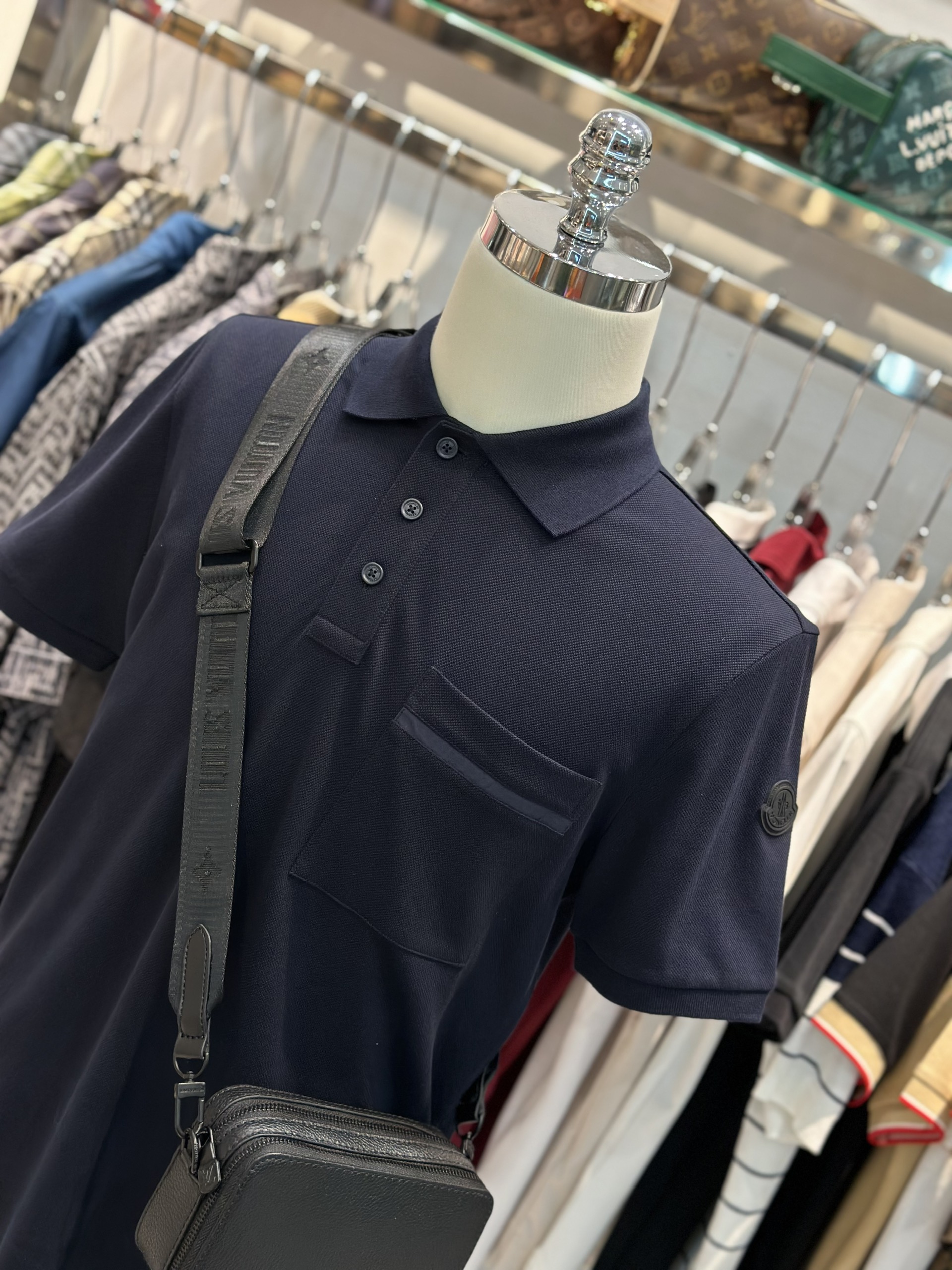 Áo polo Moncler M Xanh than trơn túi ngực logo tay Like Auth on web VTN