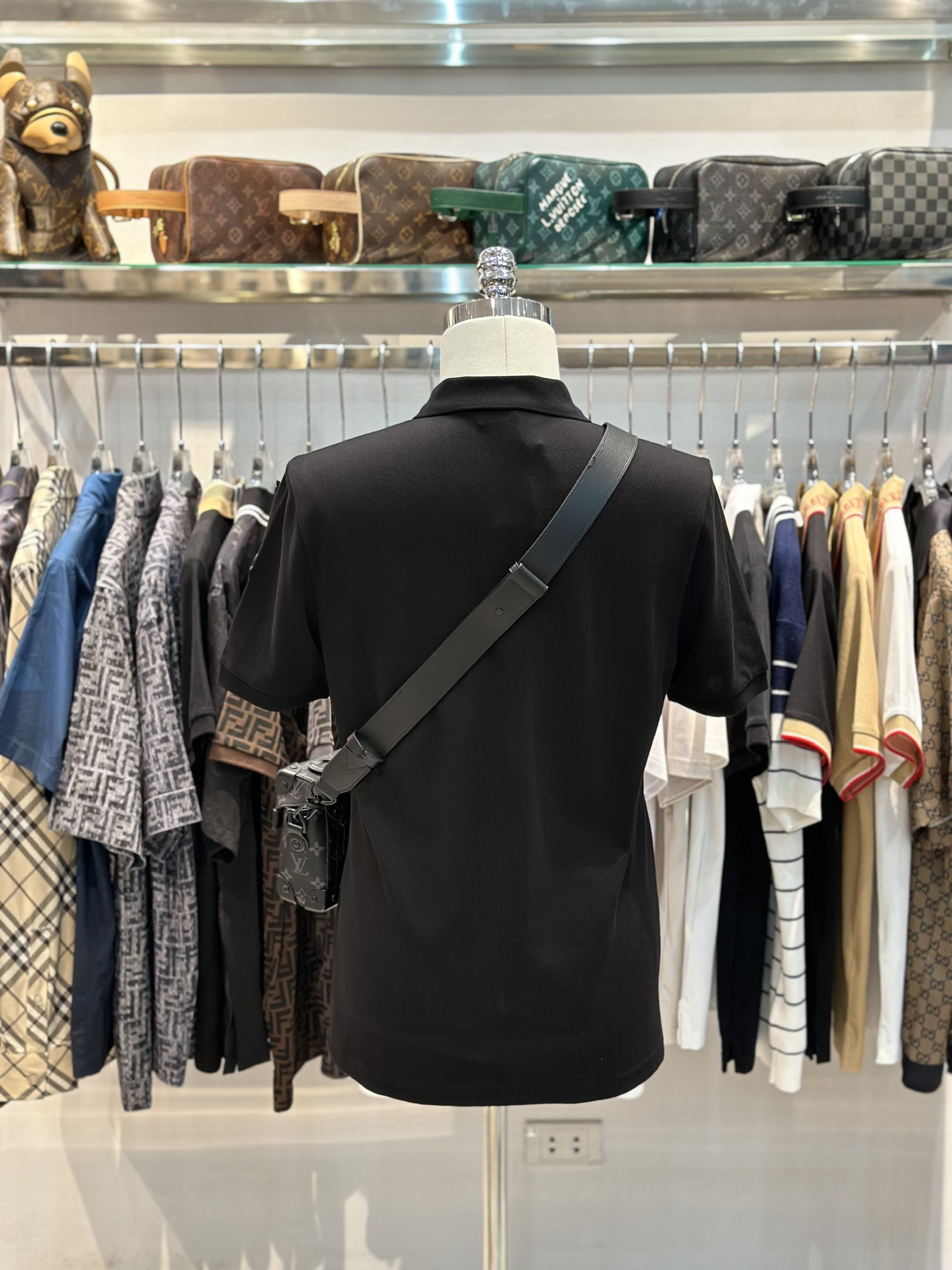 Áo polo Moncler M Đen trơn túi ngực logo tay Like Auth on web S-M VTN