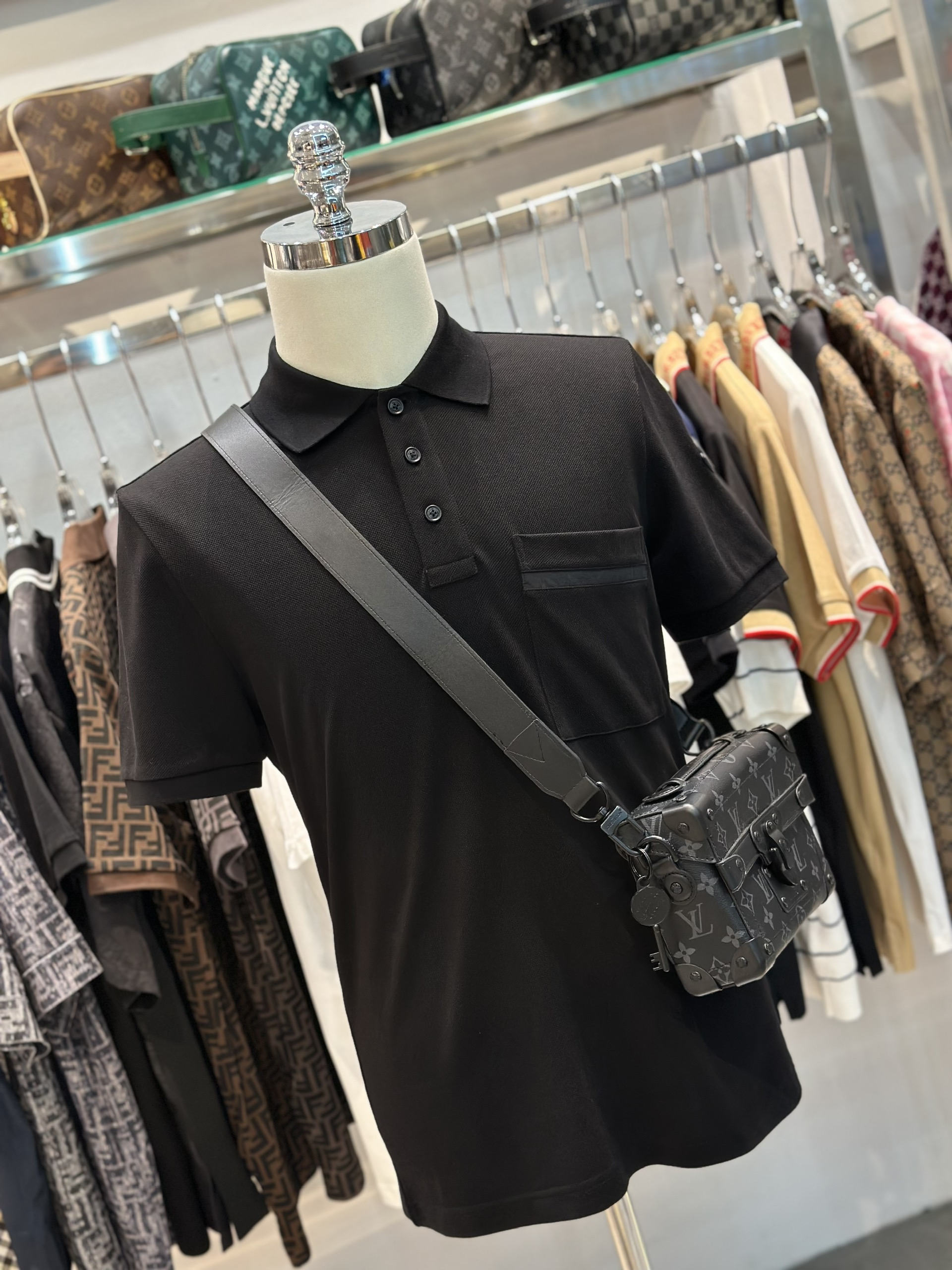 Áo polo Moncler M Đen trơn túi ngực logo tay Like Auth on web S-M VTN