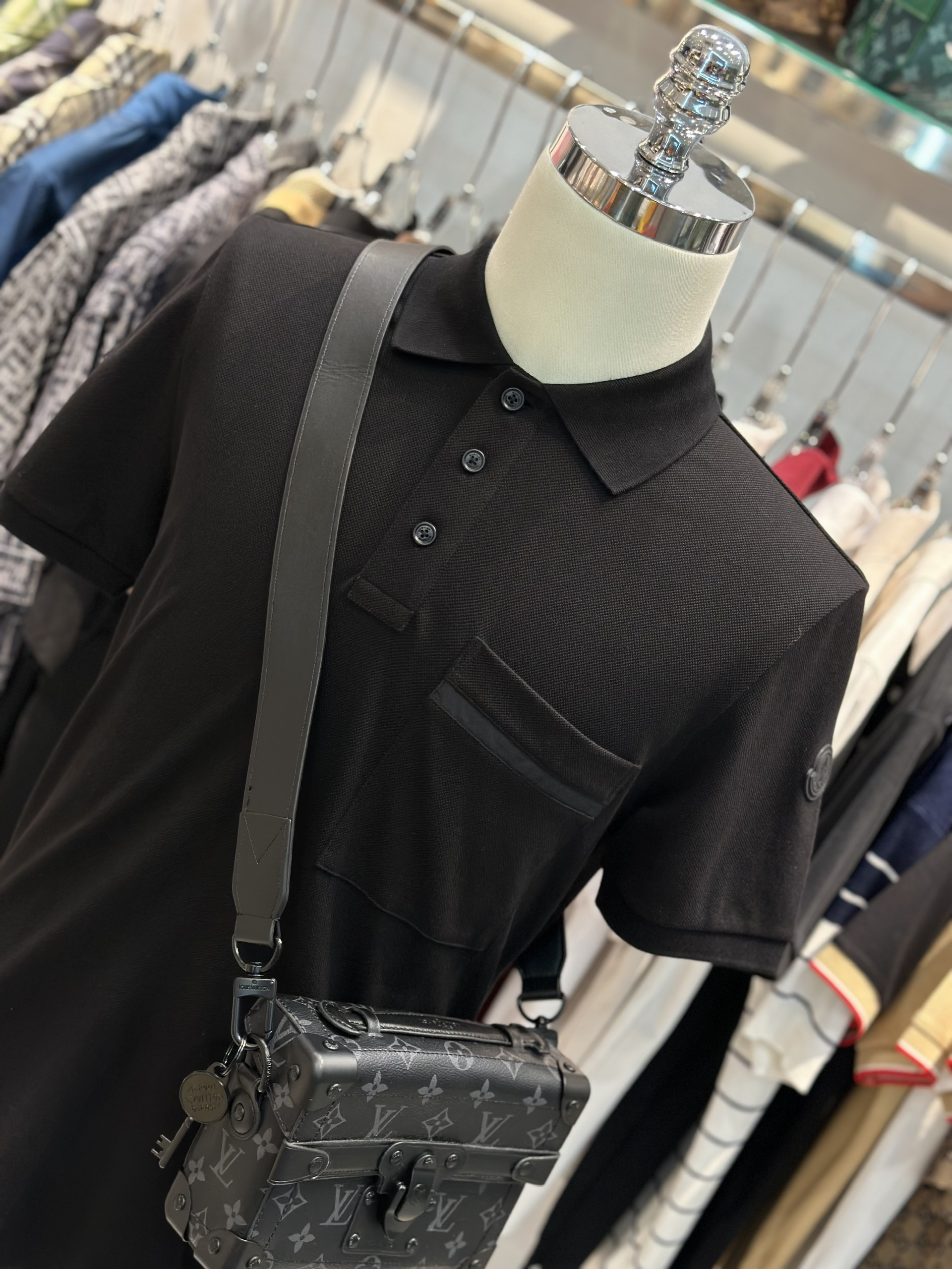Áo polo Moncler M Đen trơn túi ngực logo tay Like Auth on web S-M VTN