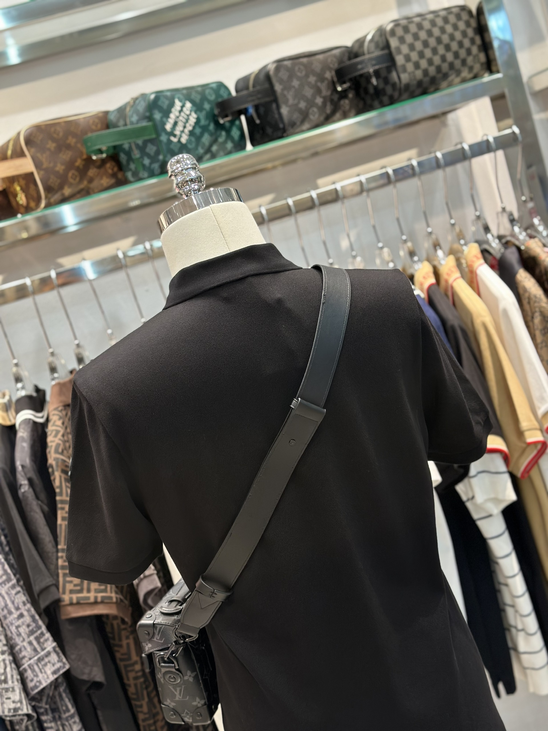Áo polo Moncler M Đen trơn túi ngực logo tay Like Auth on web S-M VTN