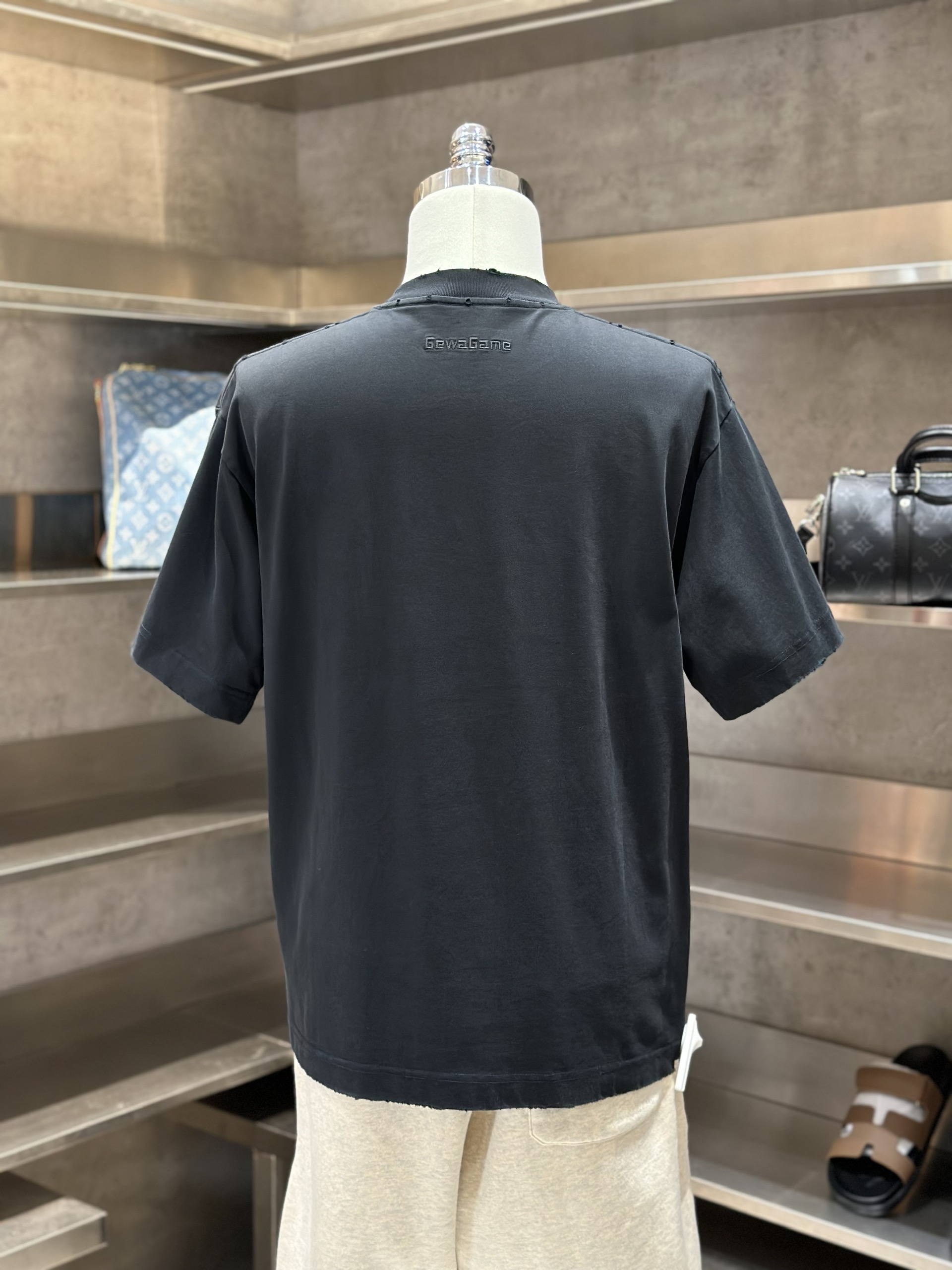 Áo phông T-shirt Local Đen họa tiết Atom Like Auth VTN