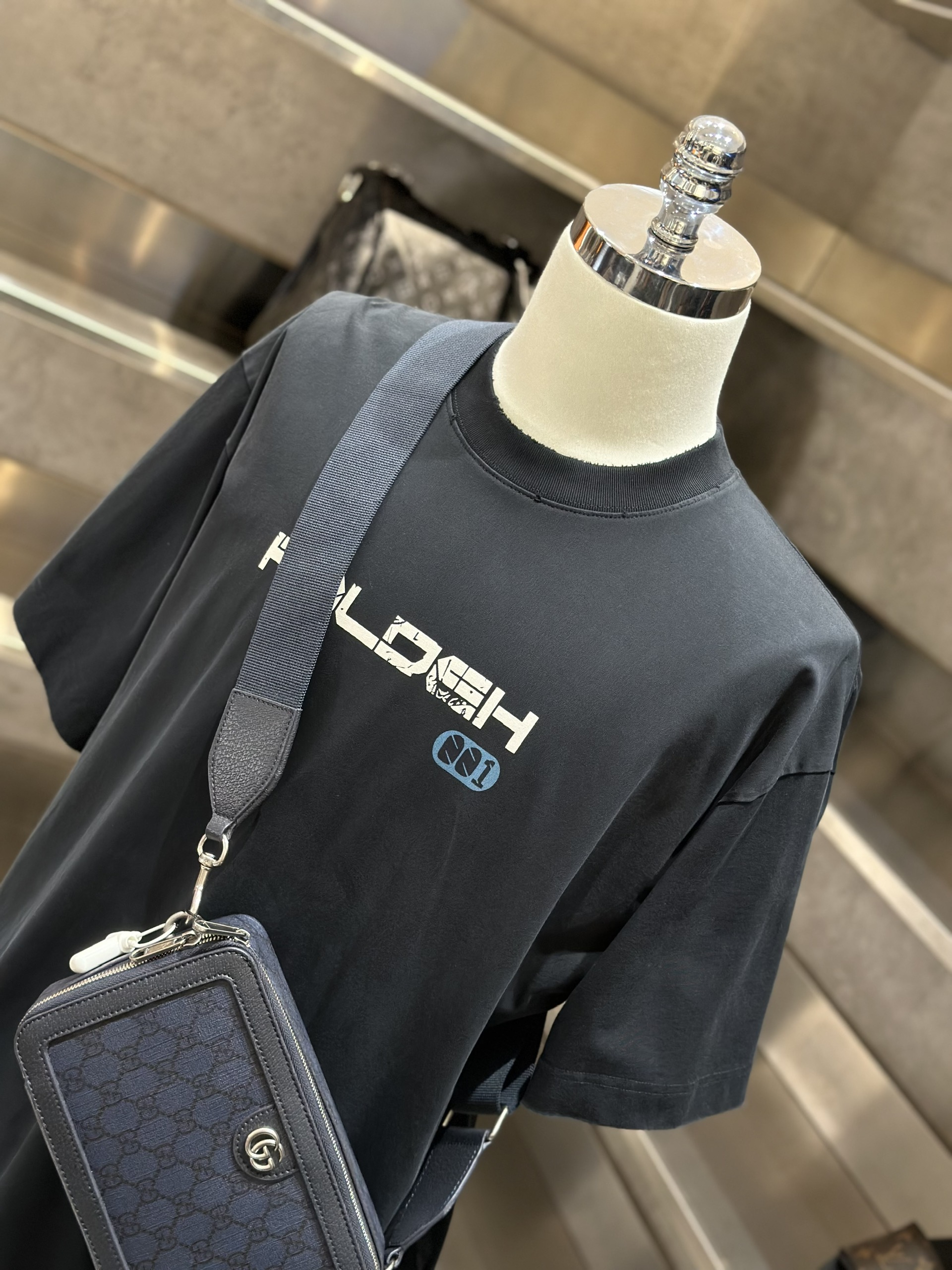 Áo phông T-shirt Local Đen họa tiết lưng Like Auth VTN
