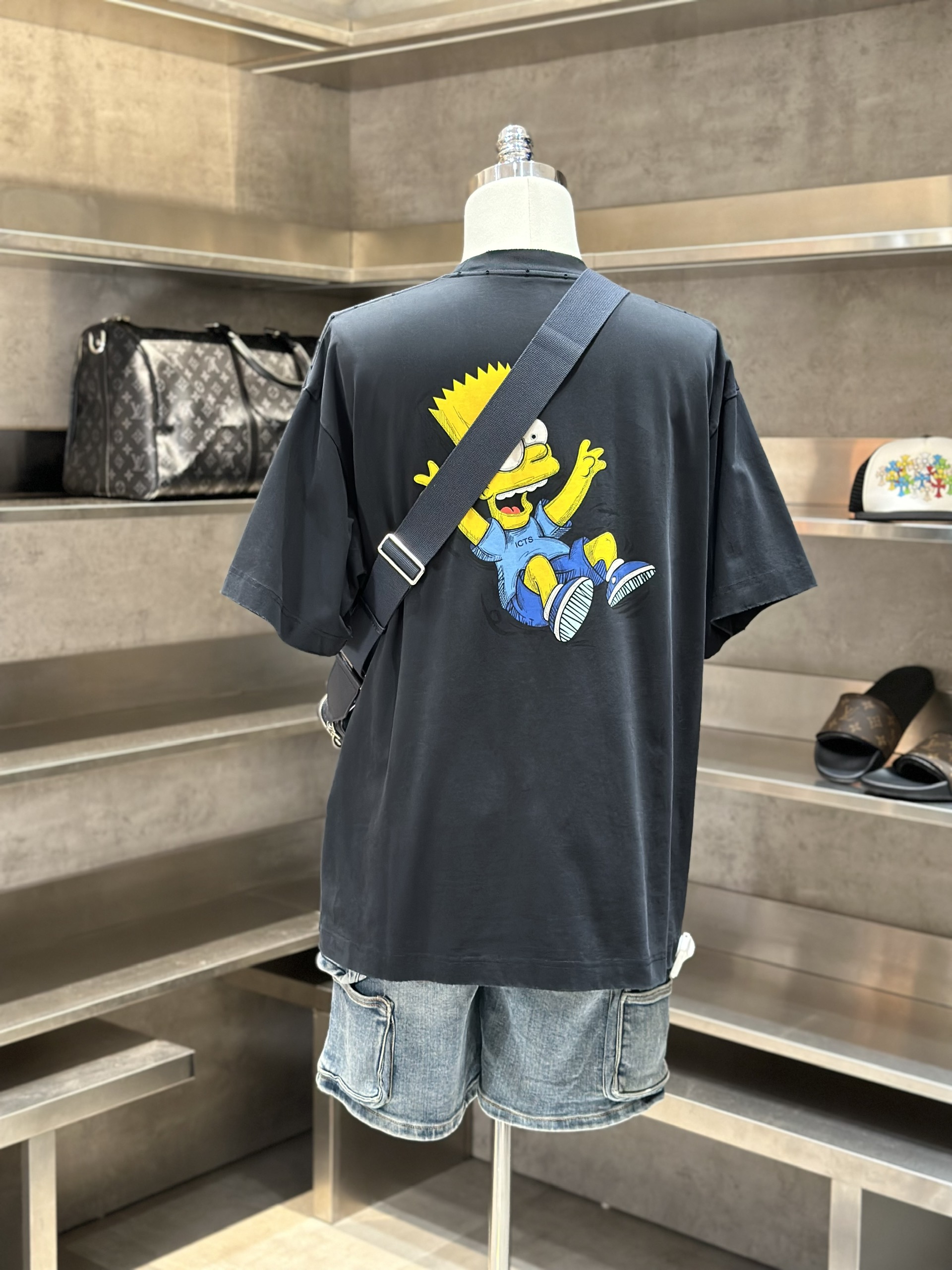 Áo phông T-shirt Local Đen họa tiết lưng Like Auth VTN
