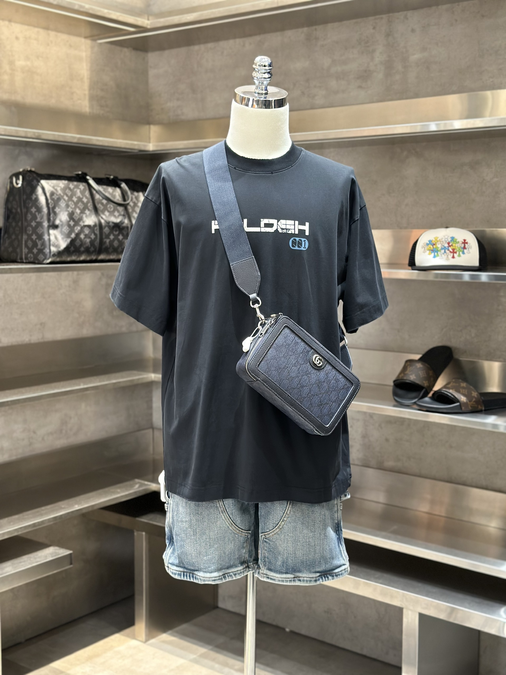 Áo phông T-shirt Local Đen họa tiết lưng Like Auth VTN