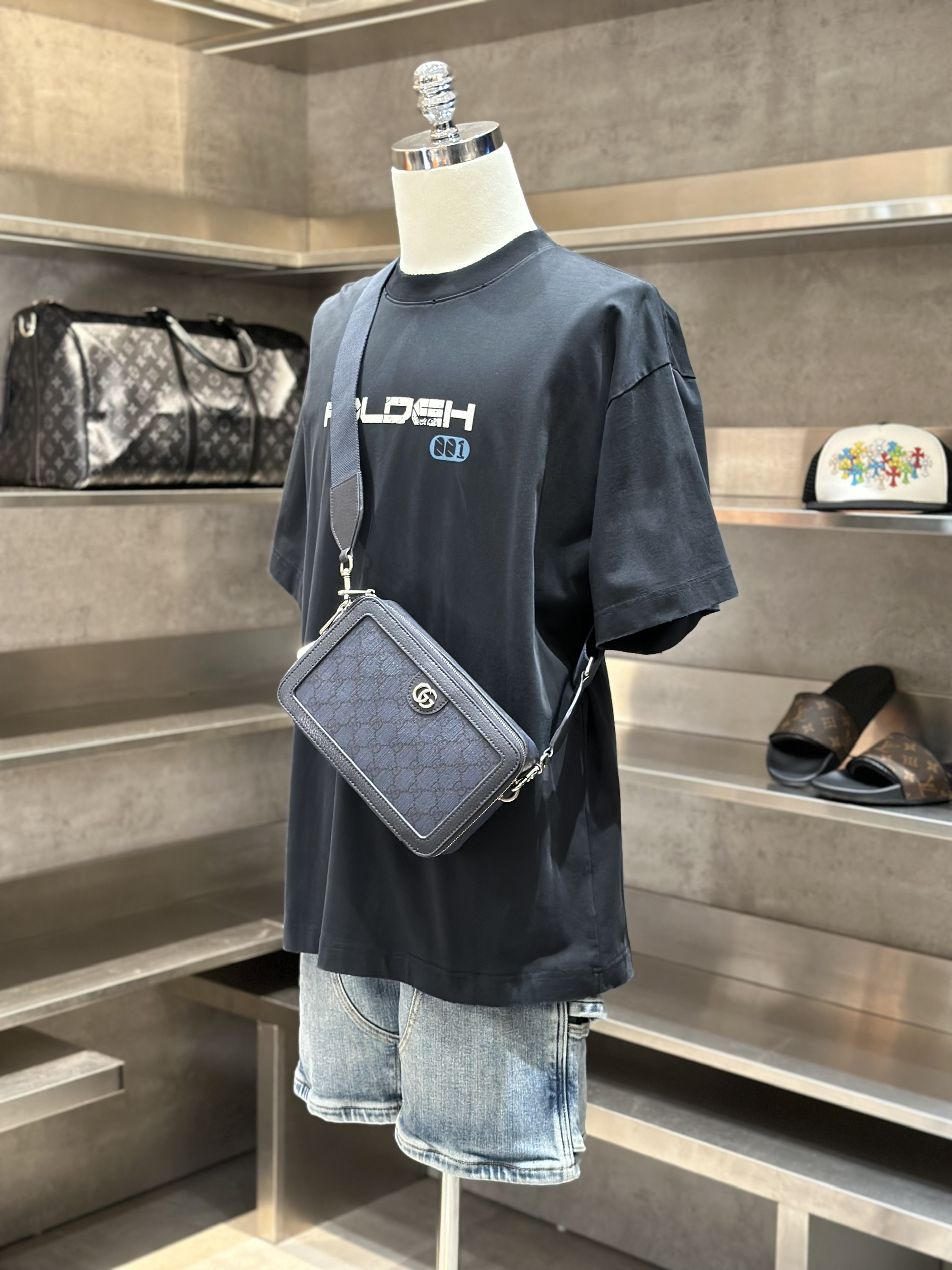 Áo phông T-shirt Local Đen họa tiết lưng Like Auth VTN