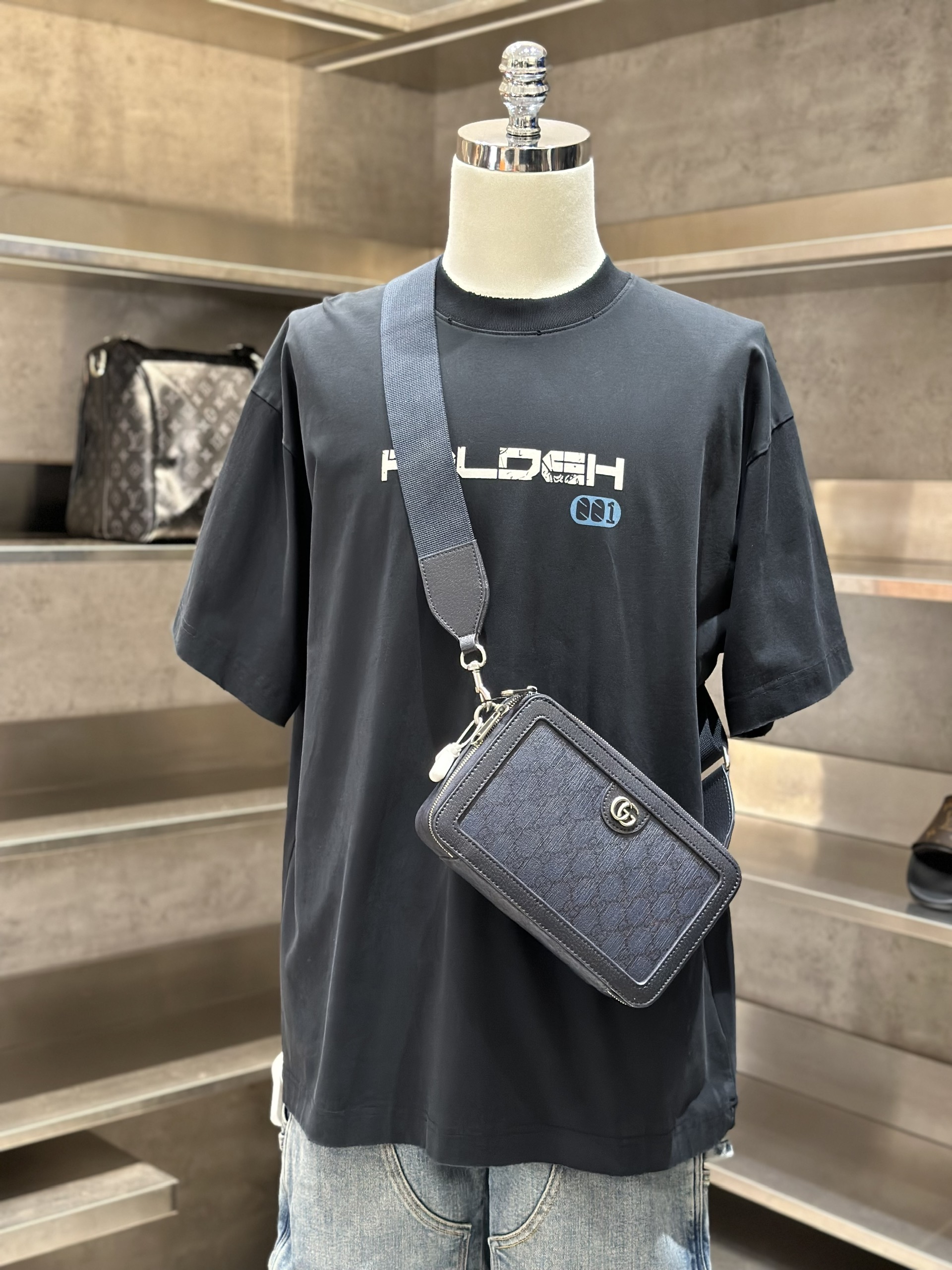 Áo phông T-shirt Local Đen họa tiết lưng Like Auth VTN