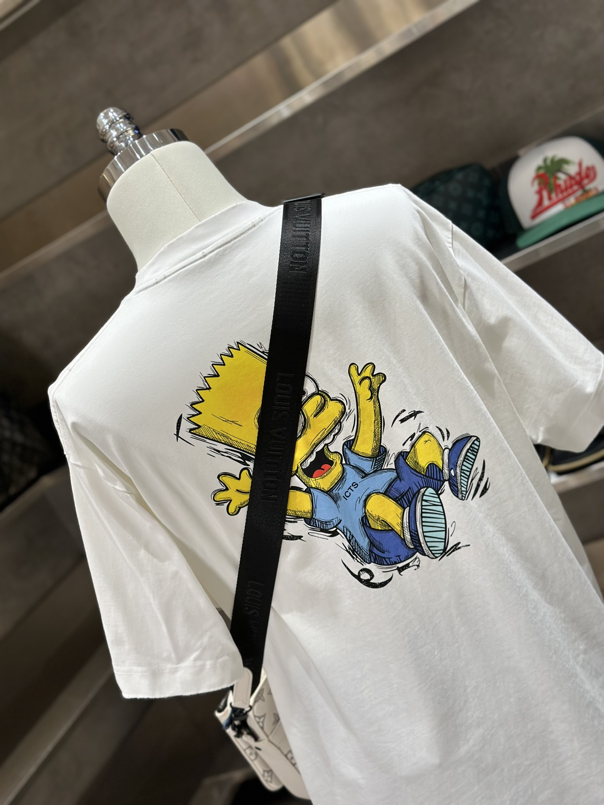 Áo phông T-shirt Local Trắng họa tiết lưng Like Auth VTN