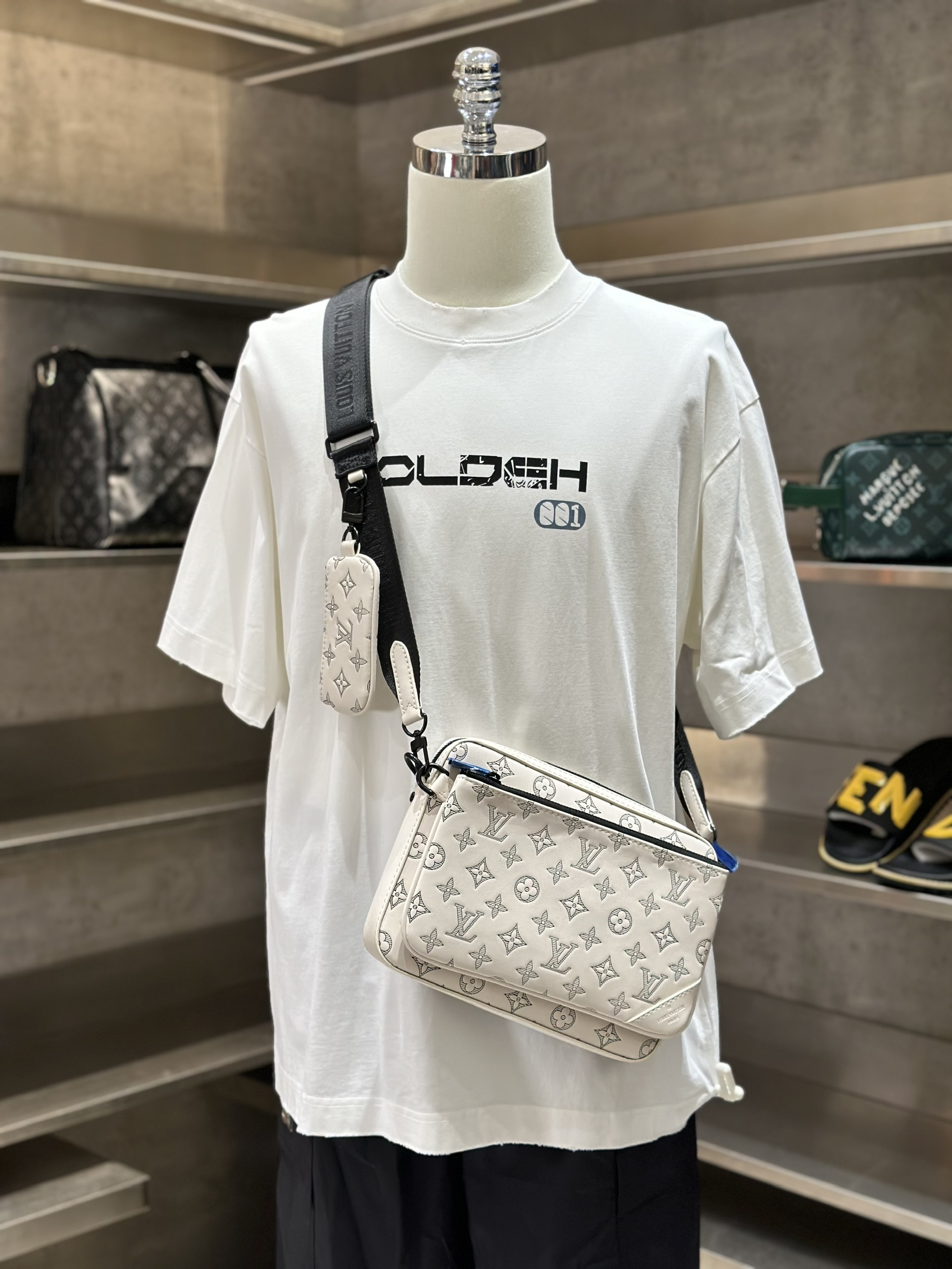 Áo phông T-shirt Local Trắng họa tiết lưng Like Auth VTN