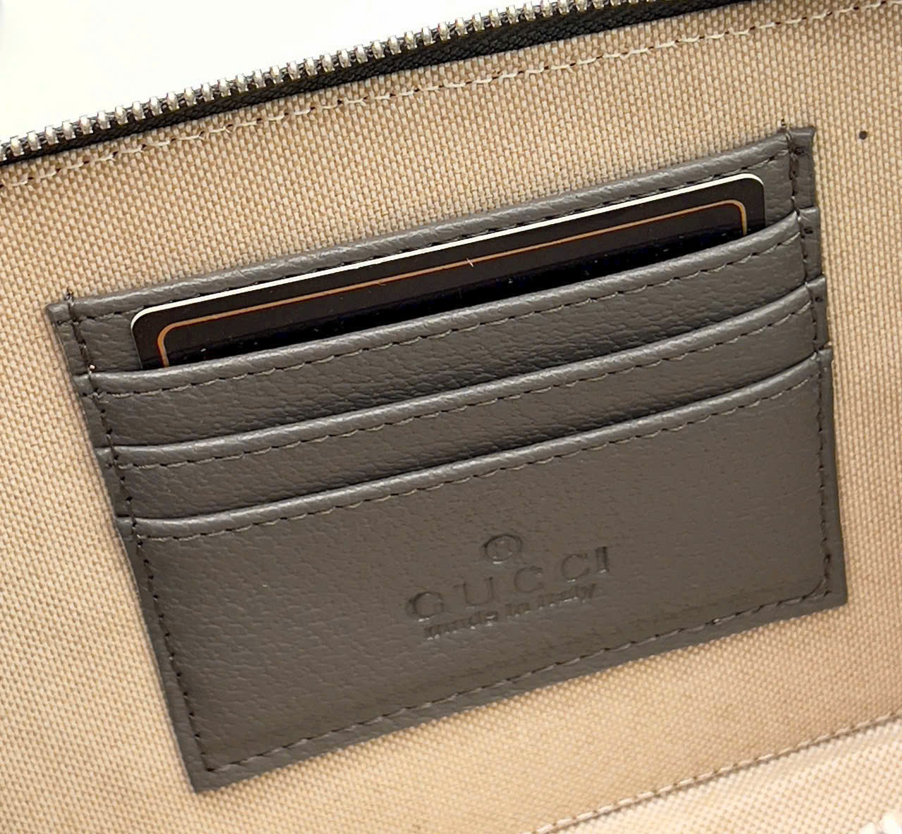 Túi hộp đeo chéo Gucci GC Xám họa tiết monogram logo GG tag kim loại Bạc size 23x7.5x14.5cm Like Auth on web fullbox bill thẻ PLD