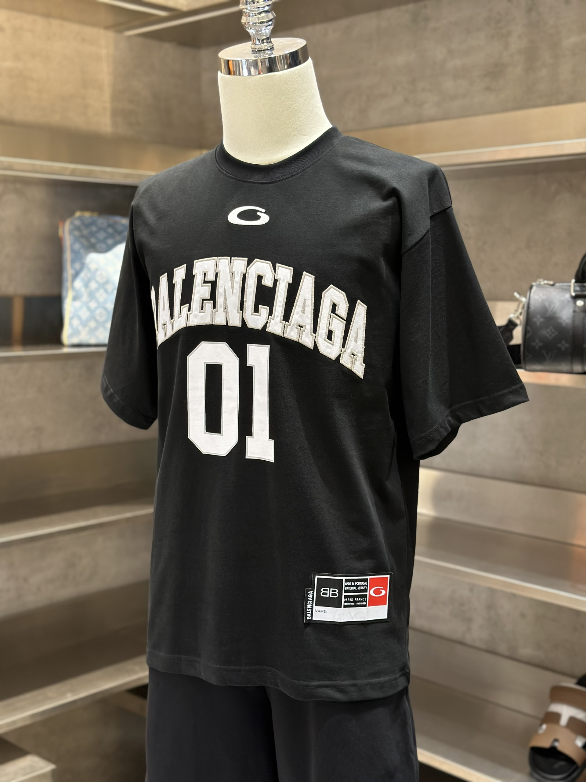 Áo phông T-shirt Balenciaga BB Đen logo chữ số 01 Trắng Like Auth VTN