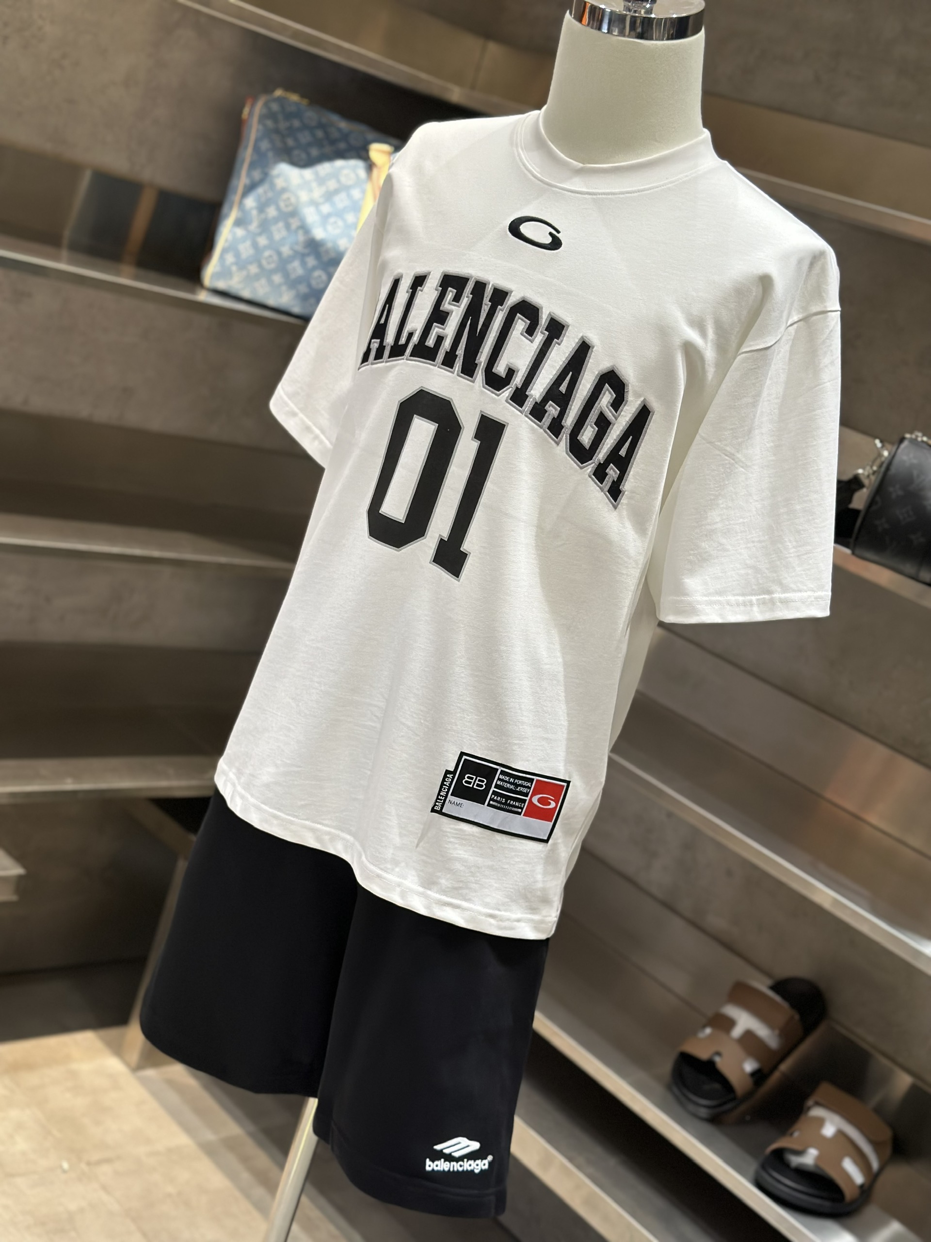 Áo phông T-shirt Balenciaga BB Trắng logo chữ số 01 Đen Like Auth VTN