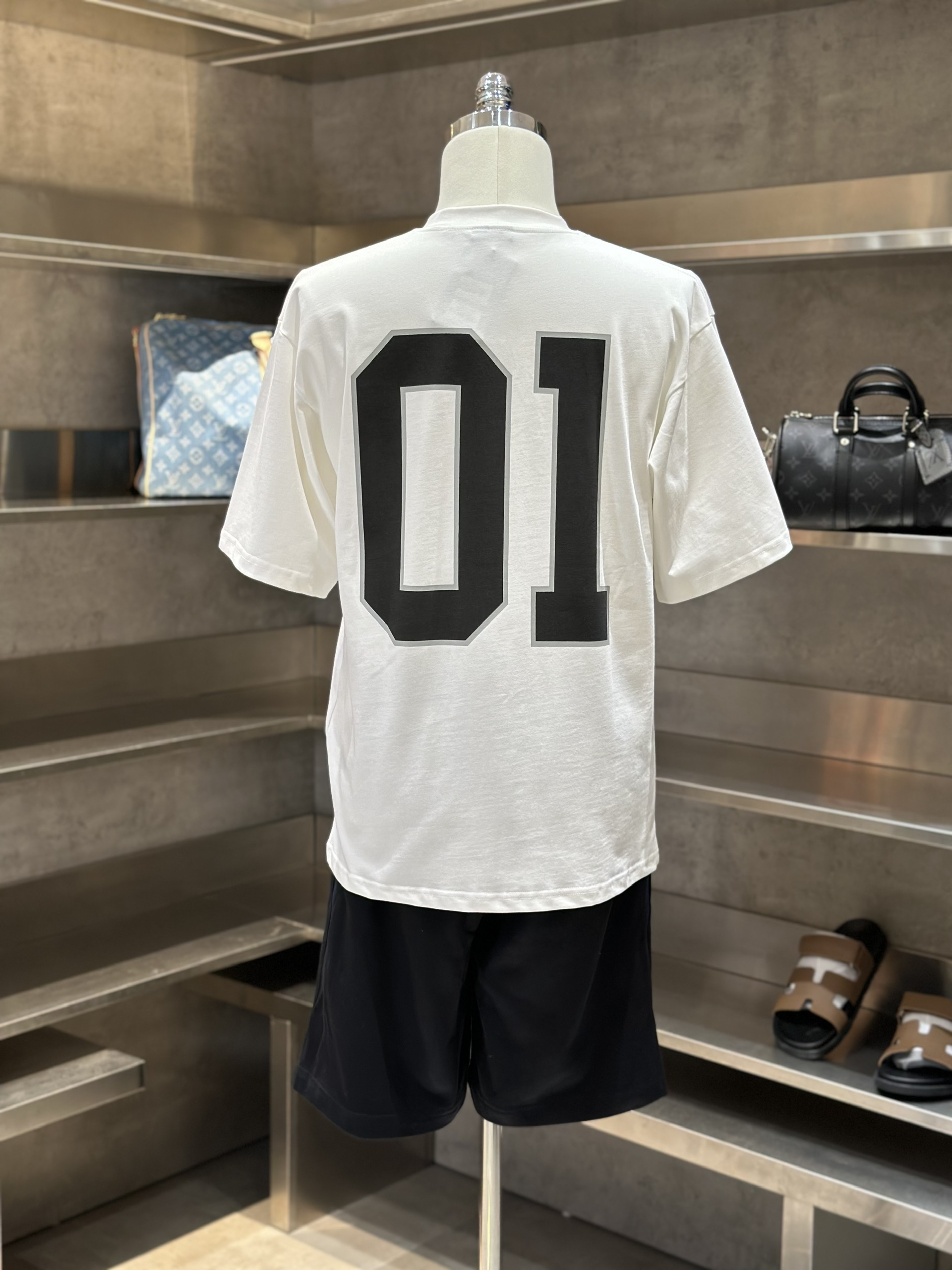 Áo phông T-shirt Balenciaga BB Trắng logo chữ số 01 Đen Like Auth VTN