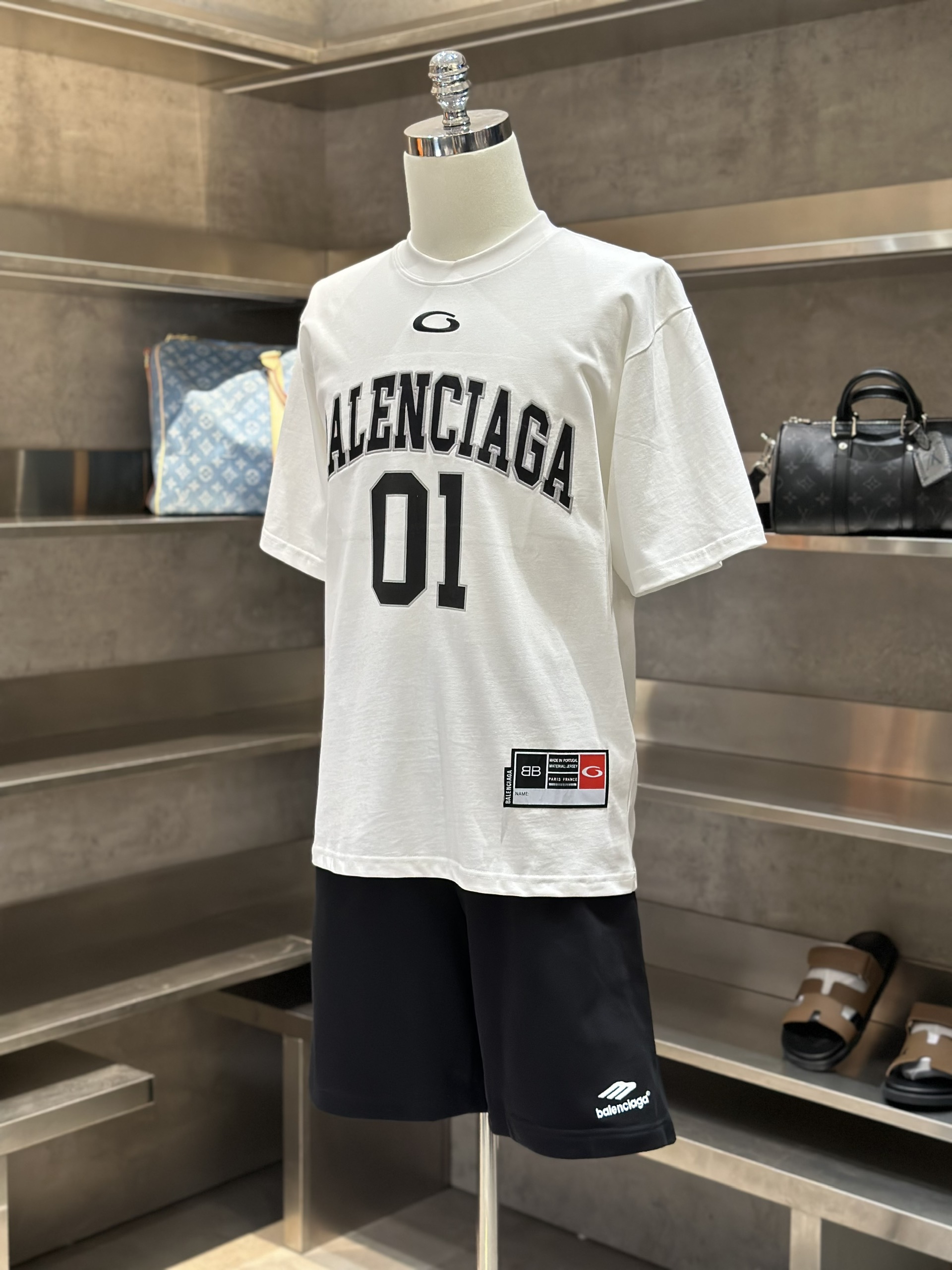 Áo phông T-shirt Balenciaga BB Trắng logo chữ số 01 Đen Like Auth VTN